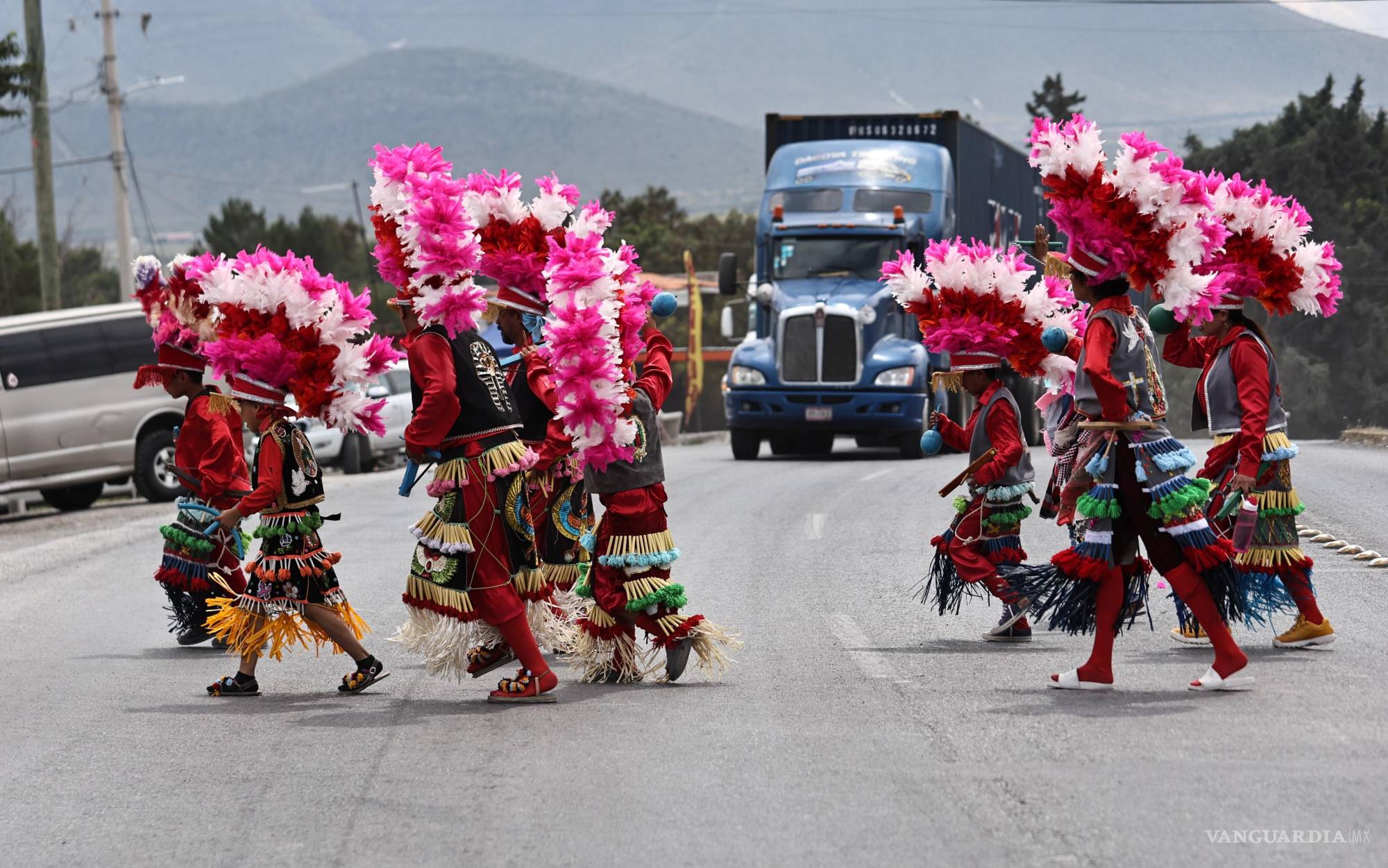 $!La comunidad Agua Nueva, al sur de Saltillo, vive entre sus tradiciones y el progreso. Alli se construirá un parque fotovoltaico, que será el primero en la región con energía limpia.