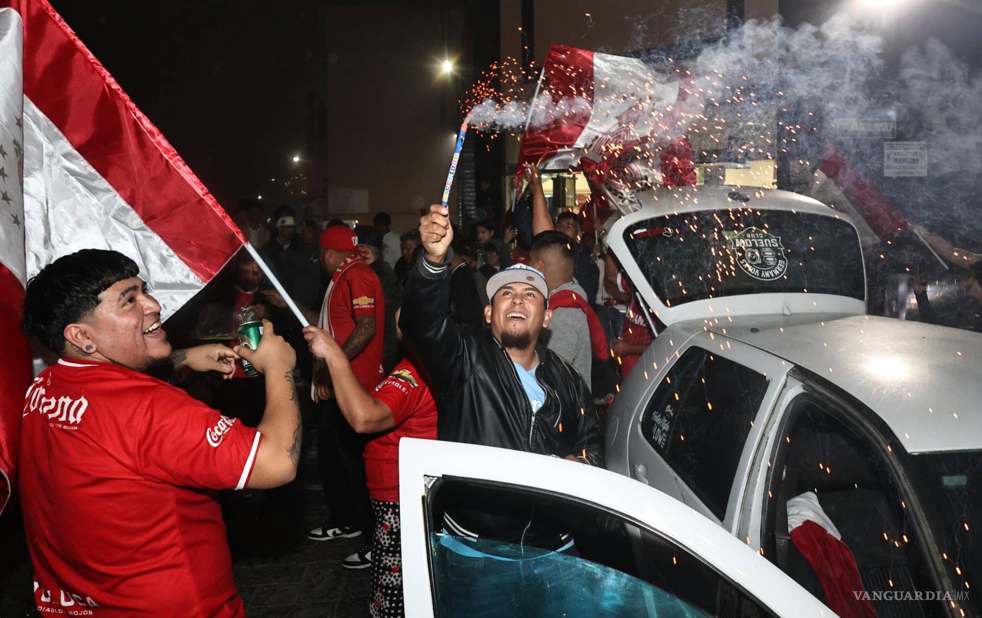 Saltillo festeja el bicampeonato del Toluca con caravana roja en el Centro Histórico