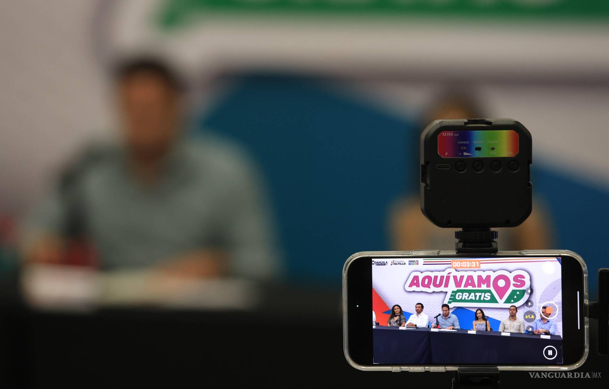 $!Víctor de la Rosa, titular del Instituto Municipal de Movilidad Urbana Sostenible de Saltillo precisó que este nuevo esquema es un contrato de servicio y no implica concesiones nuevas.