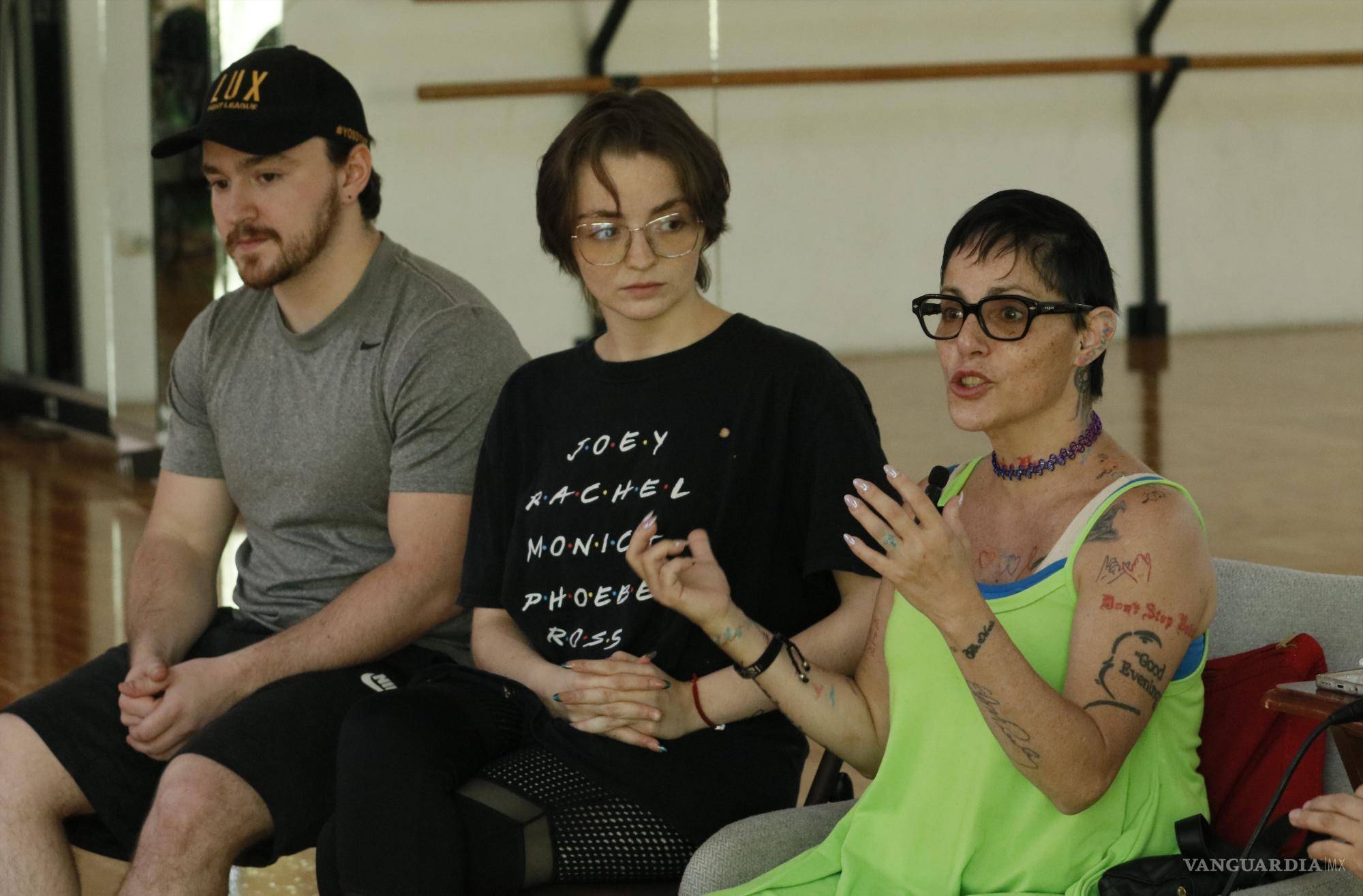 $!En las clases Lolita es acompañada por sus hijos, Dariana y Mariano, quienes han probado su talento sobre la escena.