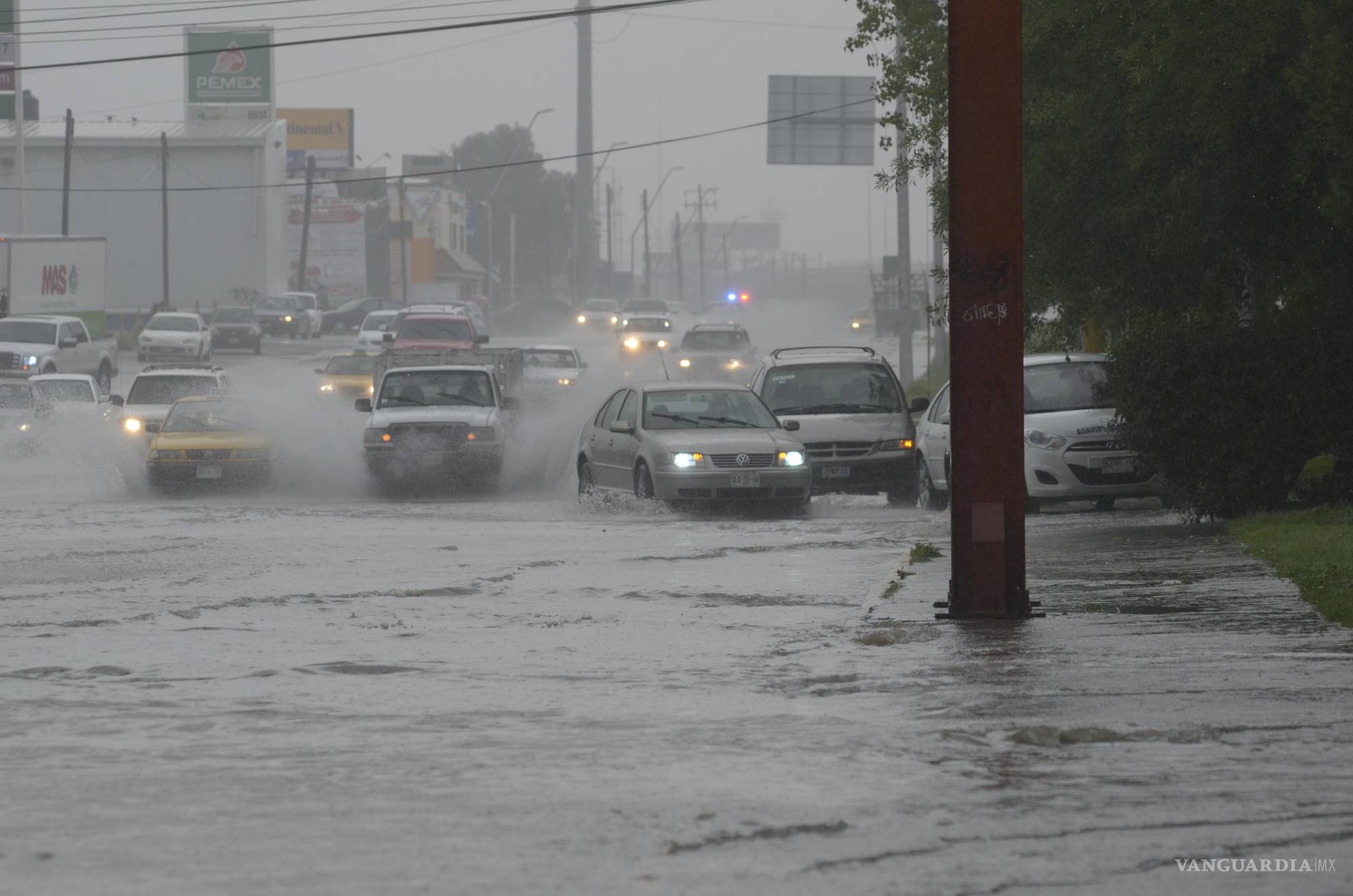 $!El agua que corre por las calles deja pocos beneficios a la ciudad; va a dar a los arroyos.