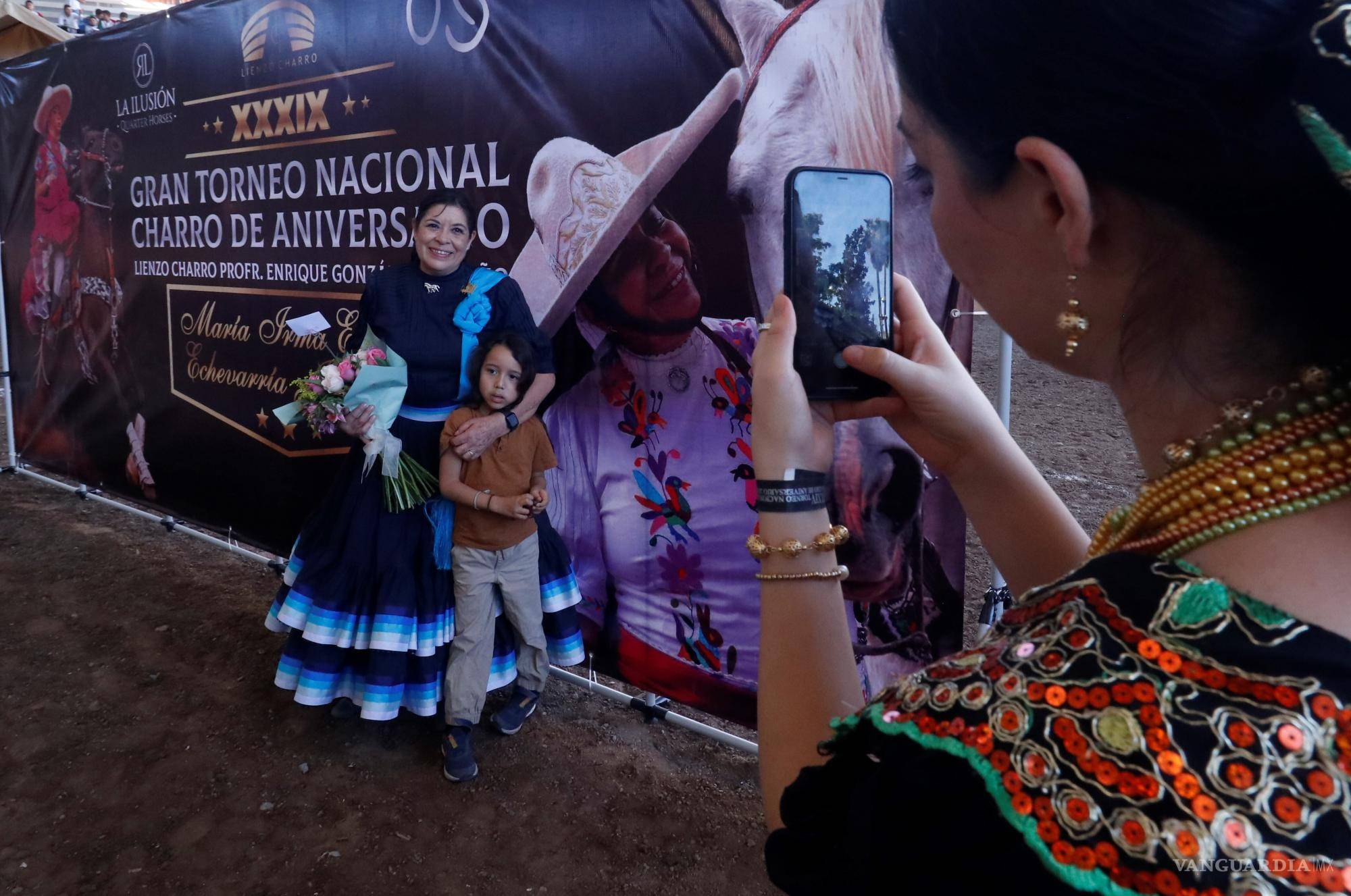 $!En el marco del Torneo Nacional Charro fue reconocida la trayectoria de Irma Eloísa Echevarría Jiménez, quien ha dedicado su vida a la charrería