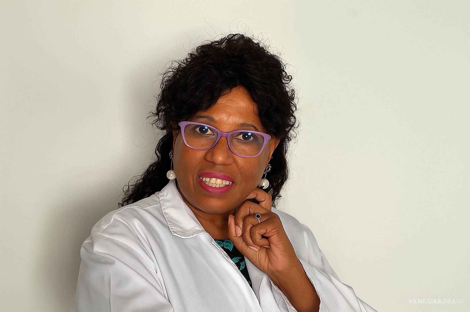 $!La doctora Heldry González Torres, coautora y co-coordinadora de Nutrirse ConCiencia, es licenciada en Medicina y Cirugía, especialista en Medicina Integral.