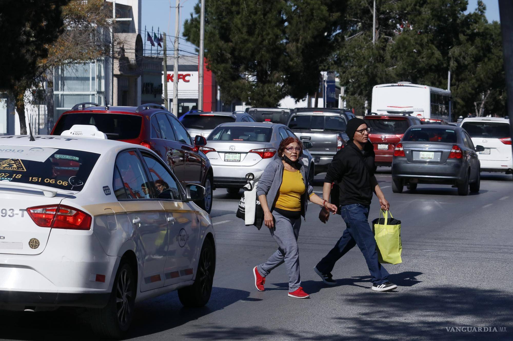 $!El urbanista José Ruiz Fernández propone modelo de ‘calle completa’ para el tramo universitario del V. Carranza.