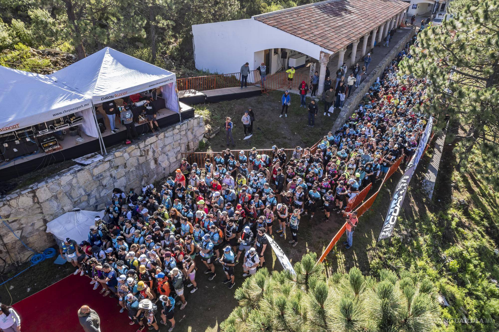 $!Los corredores se lanzan al desafío en punto de las 8:30 de la mañana, listos para enfrentar la majestuosa Sierra de Arteaga.
