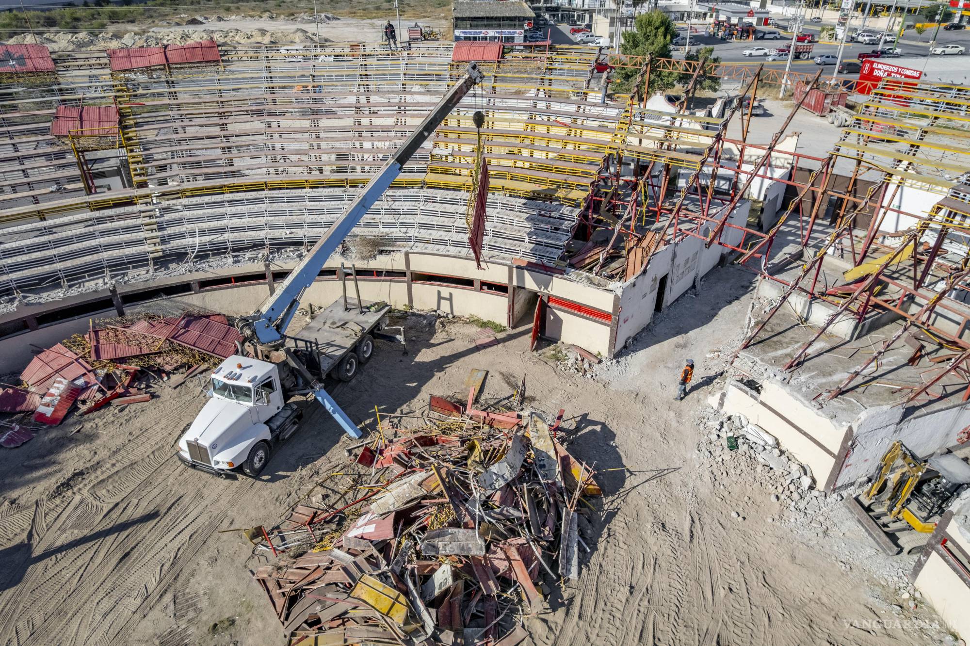 $!El ruedo que vio galopes, pases y verónicas se prepara para recibir otro tipo de público.