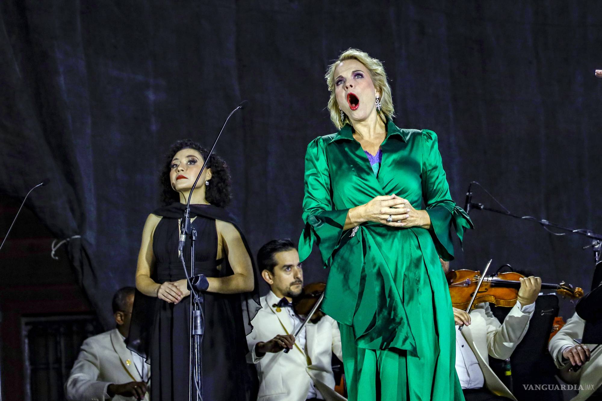 $!Concierto de la mezzosoprano Elīna Garanča junto con la orquesta Filarmónica del Desierto, conmemorando los 10 años del conjunto.