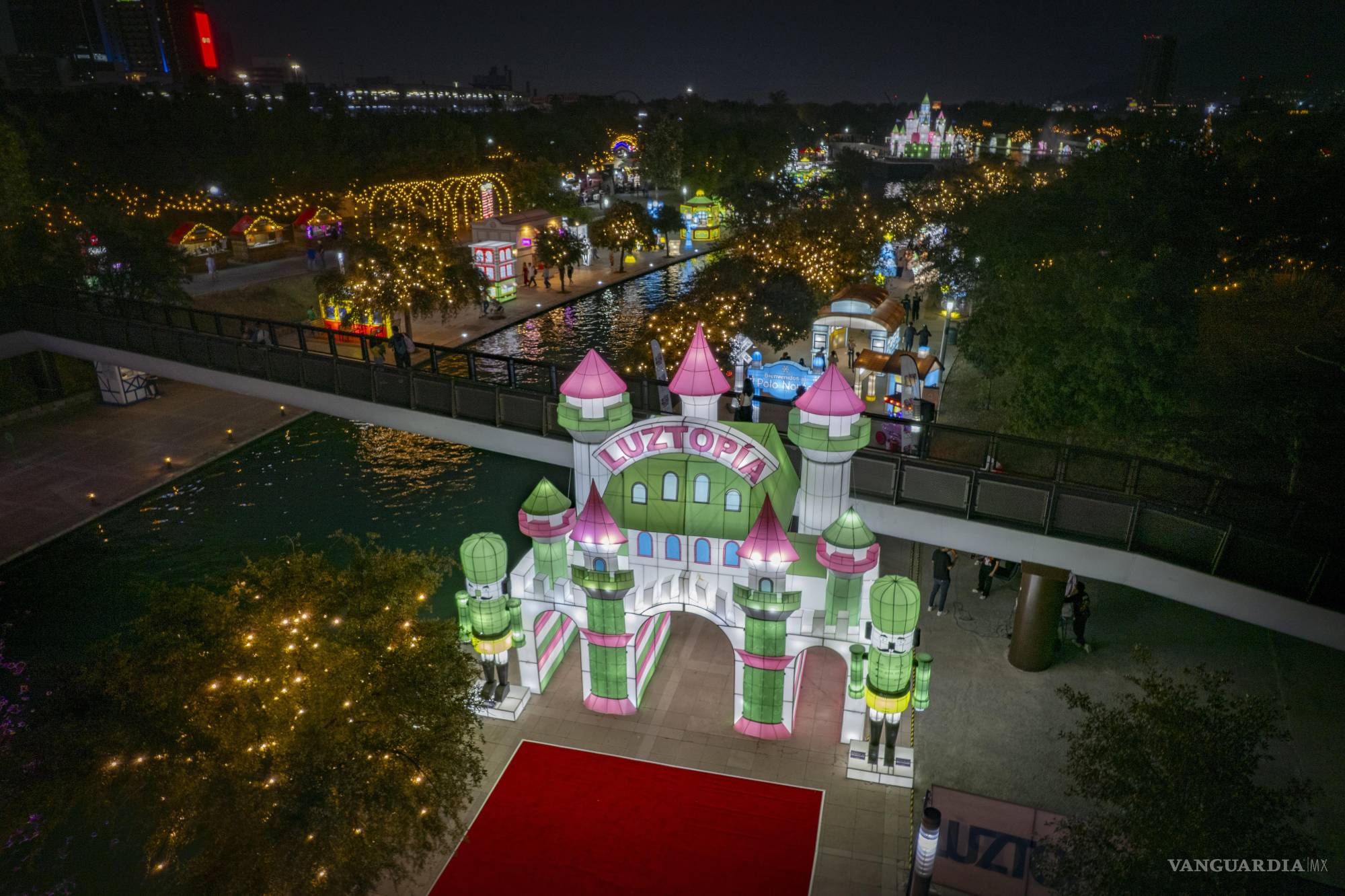 $!Luztopía volvió a iluminar el Parque Fundidora con su encendido e inauguración oficial.
