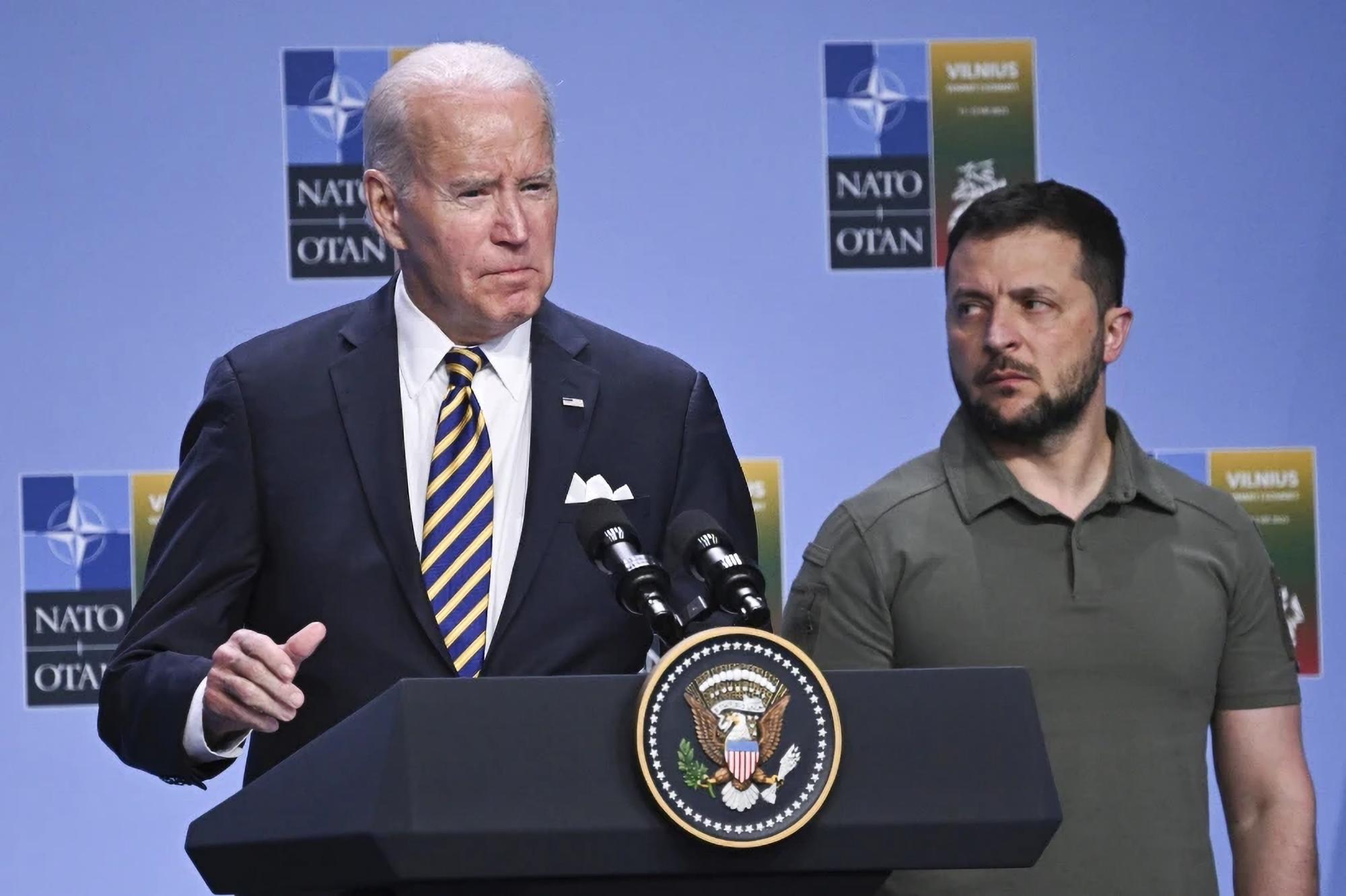 $!El presidente de Estados Unidos, Joe Biden y el mandatario ucraniano, Volodímir Zelensky en la Cumbre de la OTAN, en Vilnius, Lituania, el 12 de julio de 2023.