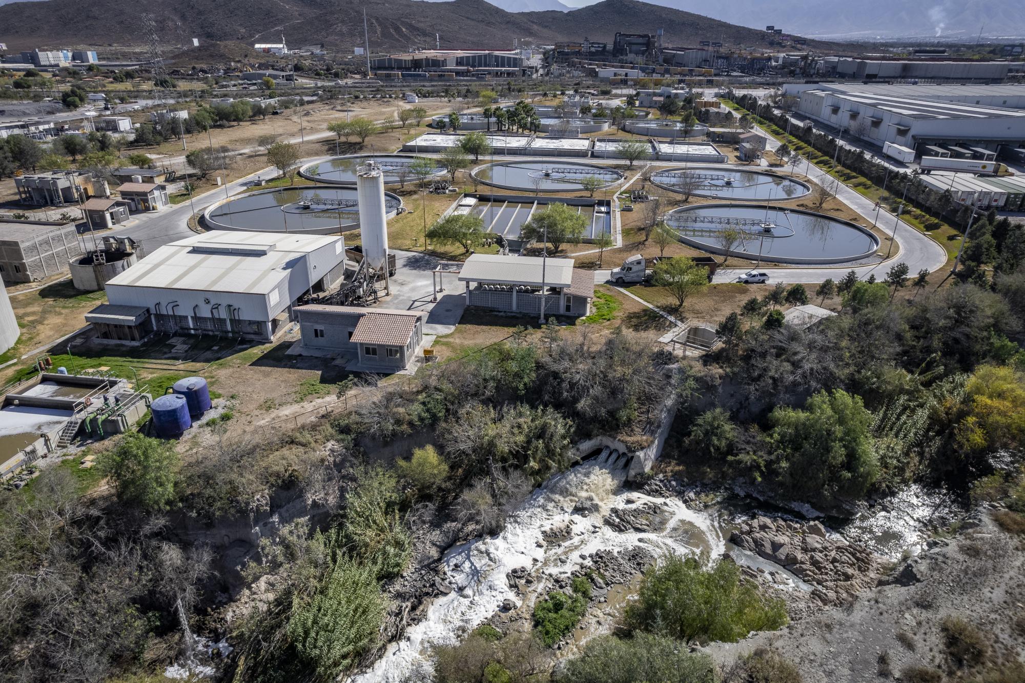 $!La planta tratadora de Ramos Arizpe, aunque fundamental para la región, enfrenta retos en su vinculación con proyectos ecológicos que podrían mejorar el entorno local mediante la creación de áreas verdes sostenibles.