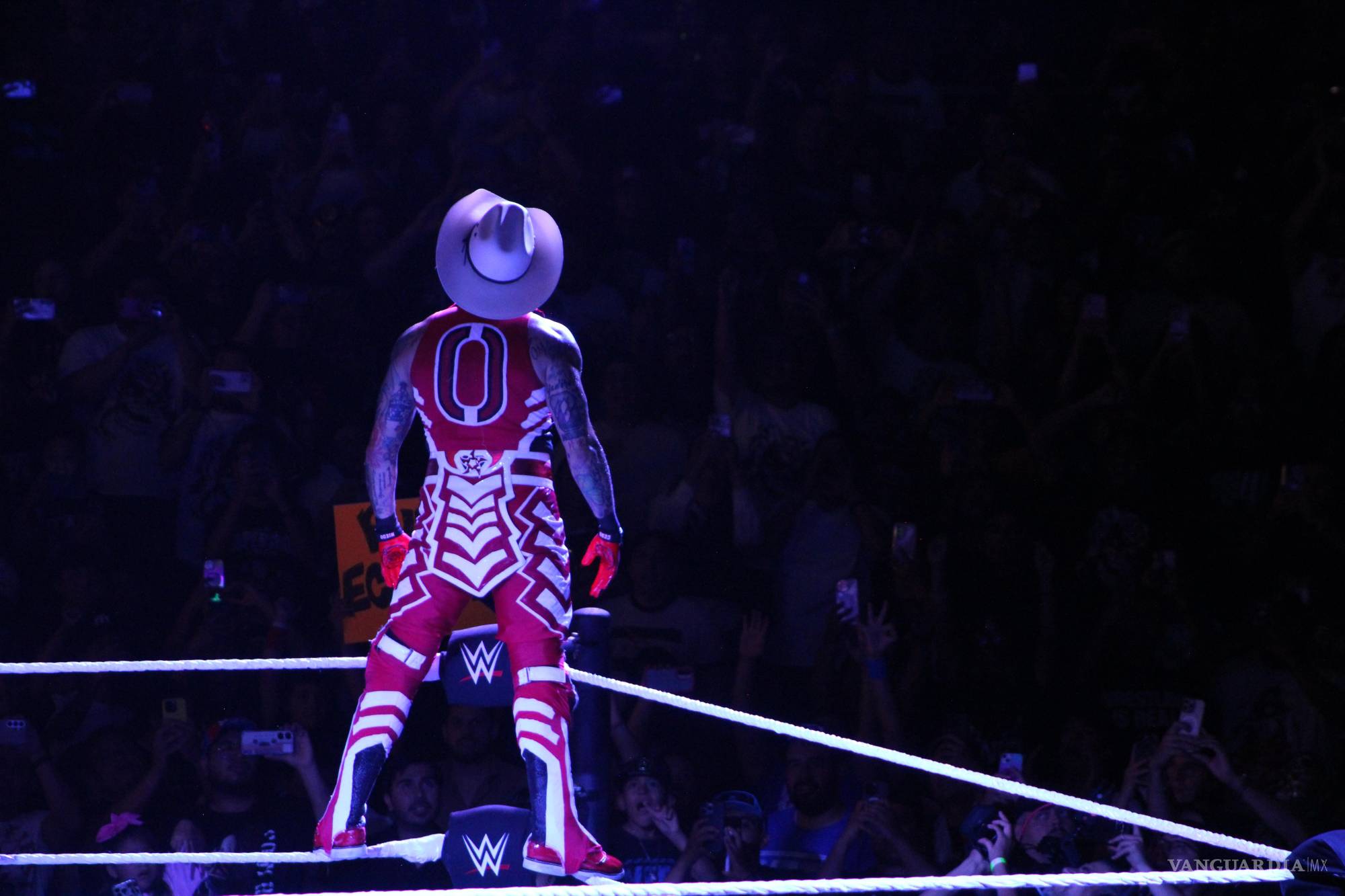 $!Dan estrellas de la WWE un Supershow en Monterrey