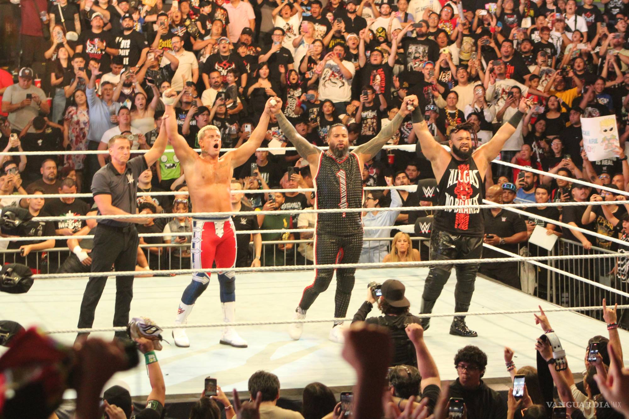 $!Dan estrellas de la WWE un Supershow en Monterrey