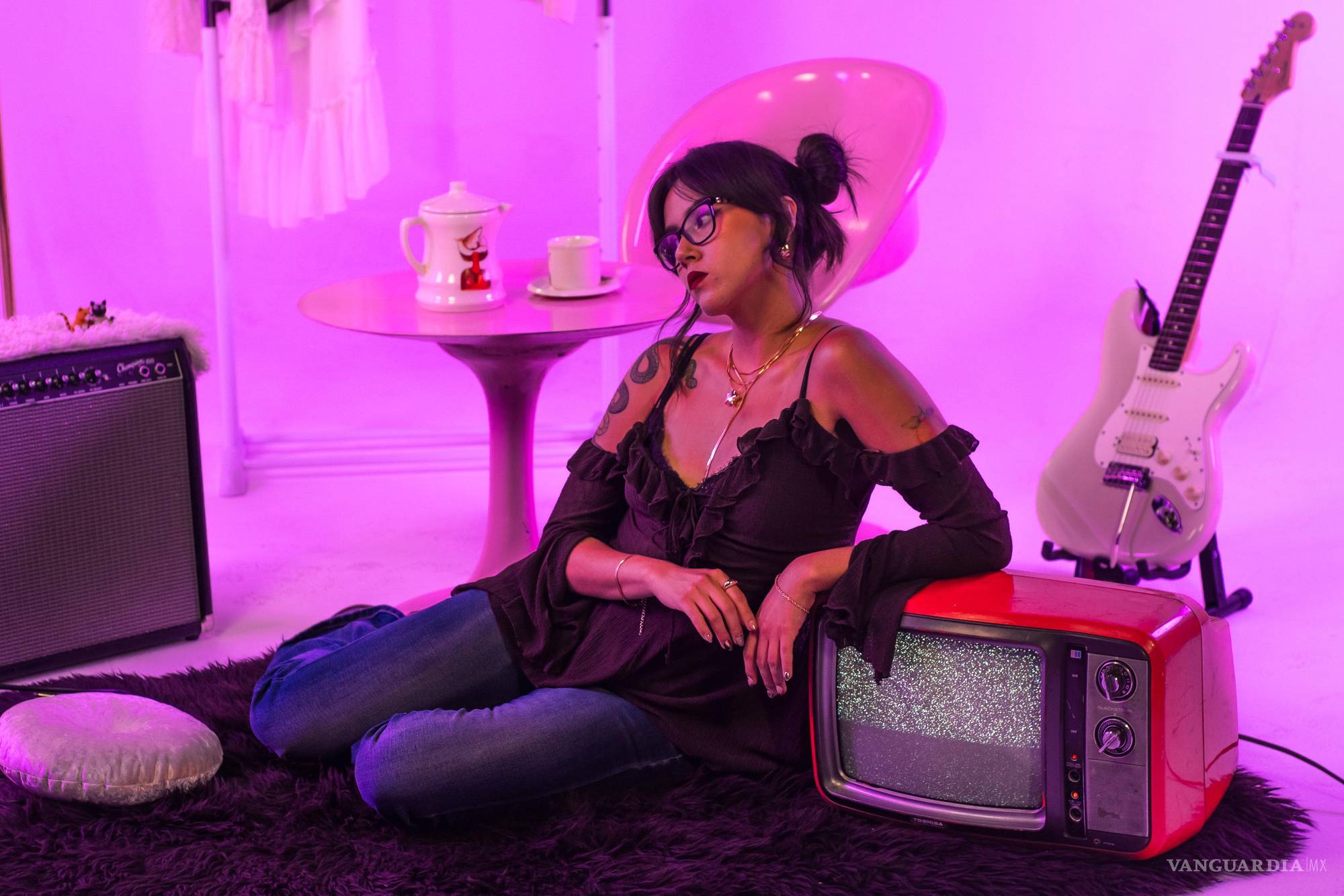 $!La cantautora La Marlu estrena su EP debut, donde mezcla pop, psyche  y R&amp;B para contar historias de despedidas, esperanza y amor propio.