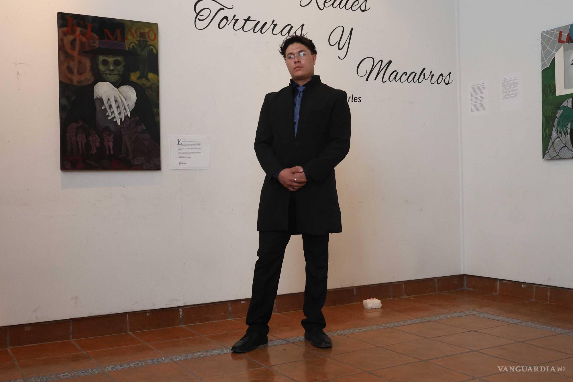 Ebel Charles retrata los miedos de Saltillo en la exposición ‘Reales torturas y macabros’