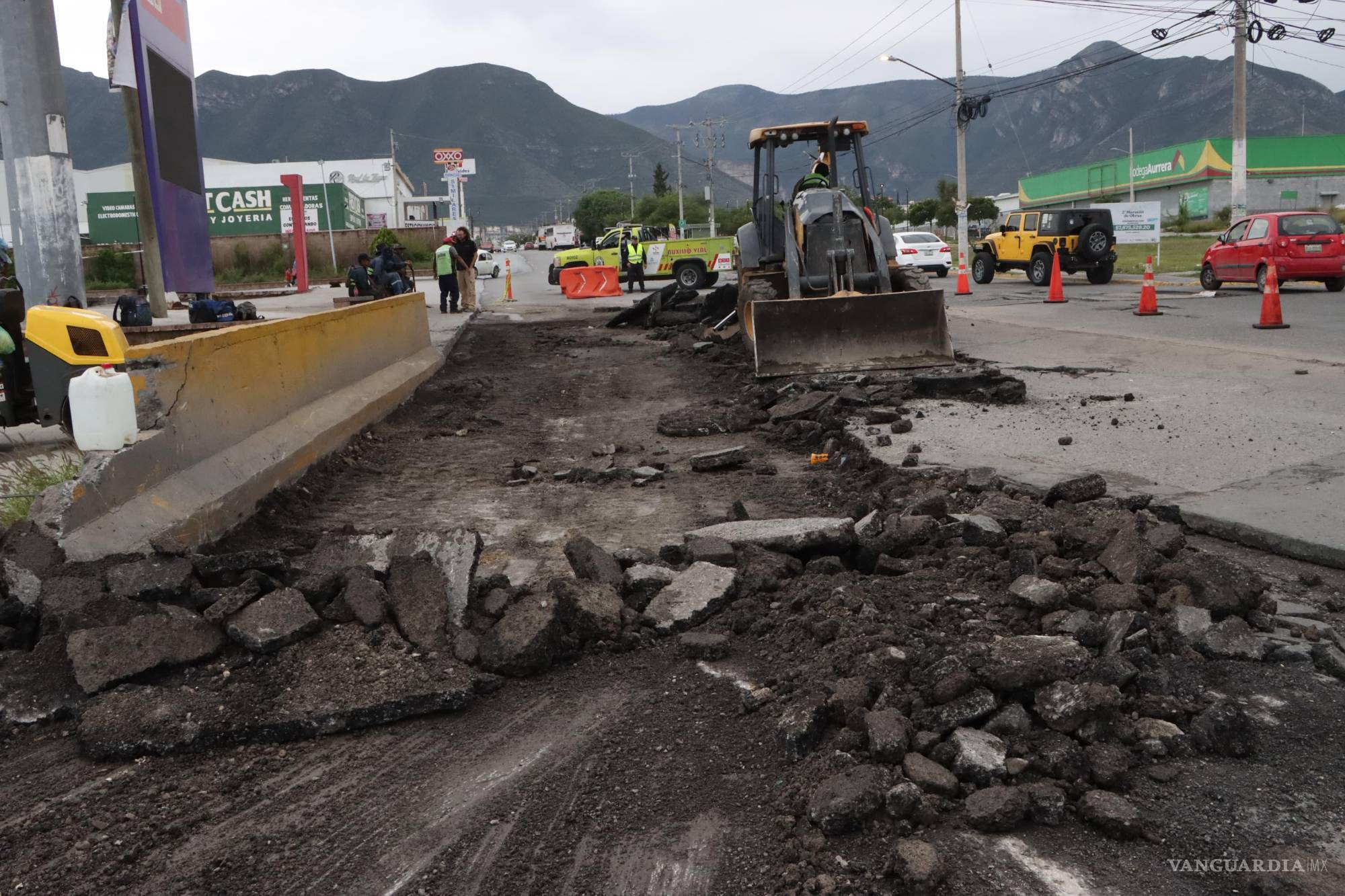 Saltillo: reparan otra vez pavimento en entrada a Teresitas; cuesta en promedio $400 cada bache