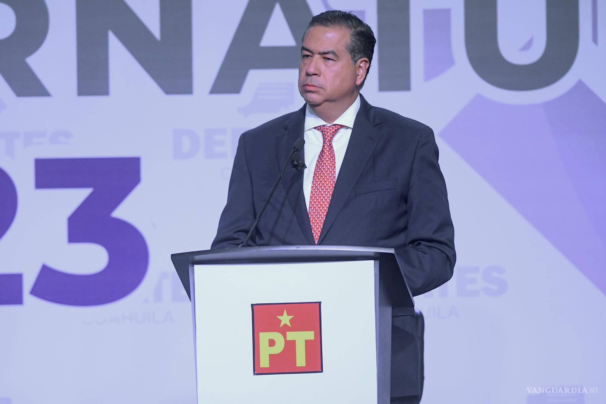 $!Candidatos Coahuila: ¿Mantener o quitar las vallas alrededor de Palacio de Gobierno?