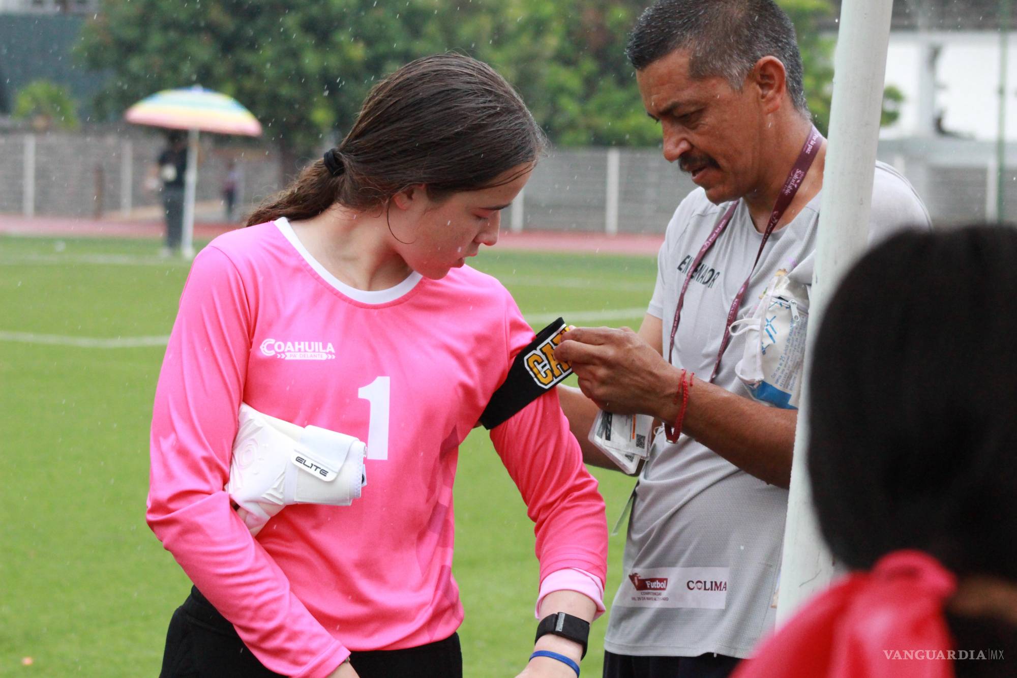 $!Ha portada el gafete de capitán.