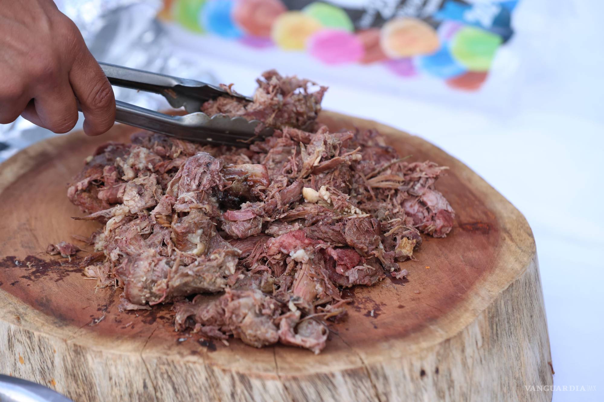 $!Uno de los platillos más pedidos fue la clásica barbacoa norteña.