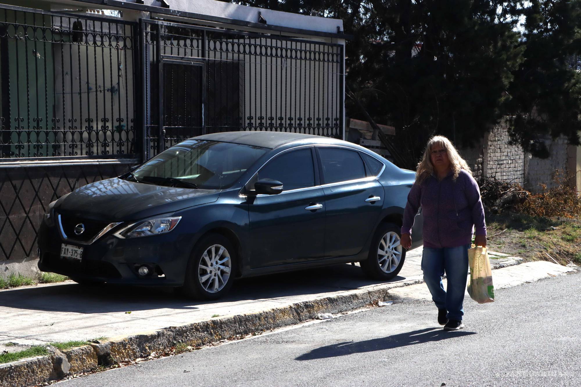 En tres años, Saltillo multó solo a tres personas por estacionarse en la banqueta