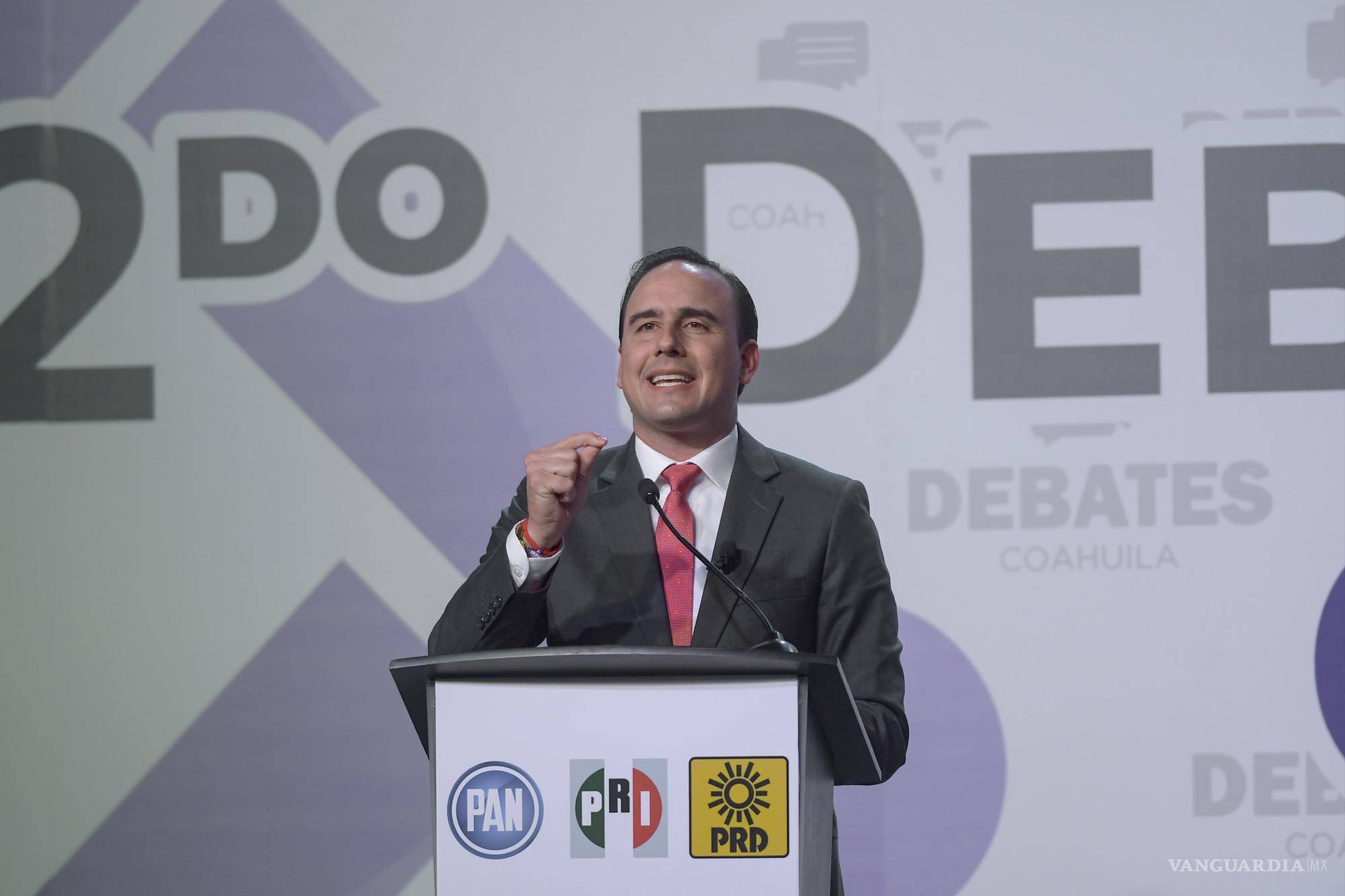 $!Candidatos Coahuila: ¿Mantener o quitar las vallas alrededor de Palacio de Gobierno?