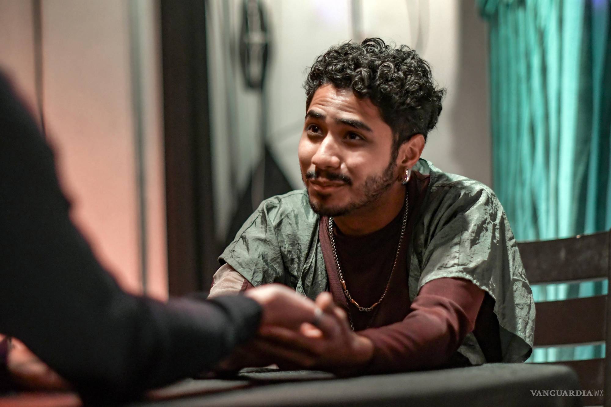 $!Un espectador, un personaje: ‘Ausencias’ la íntima obra de teatro que se estrena en Saltillo