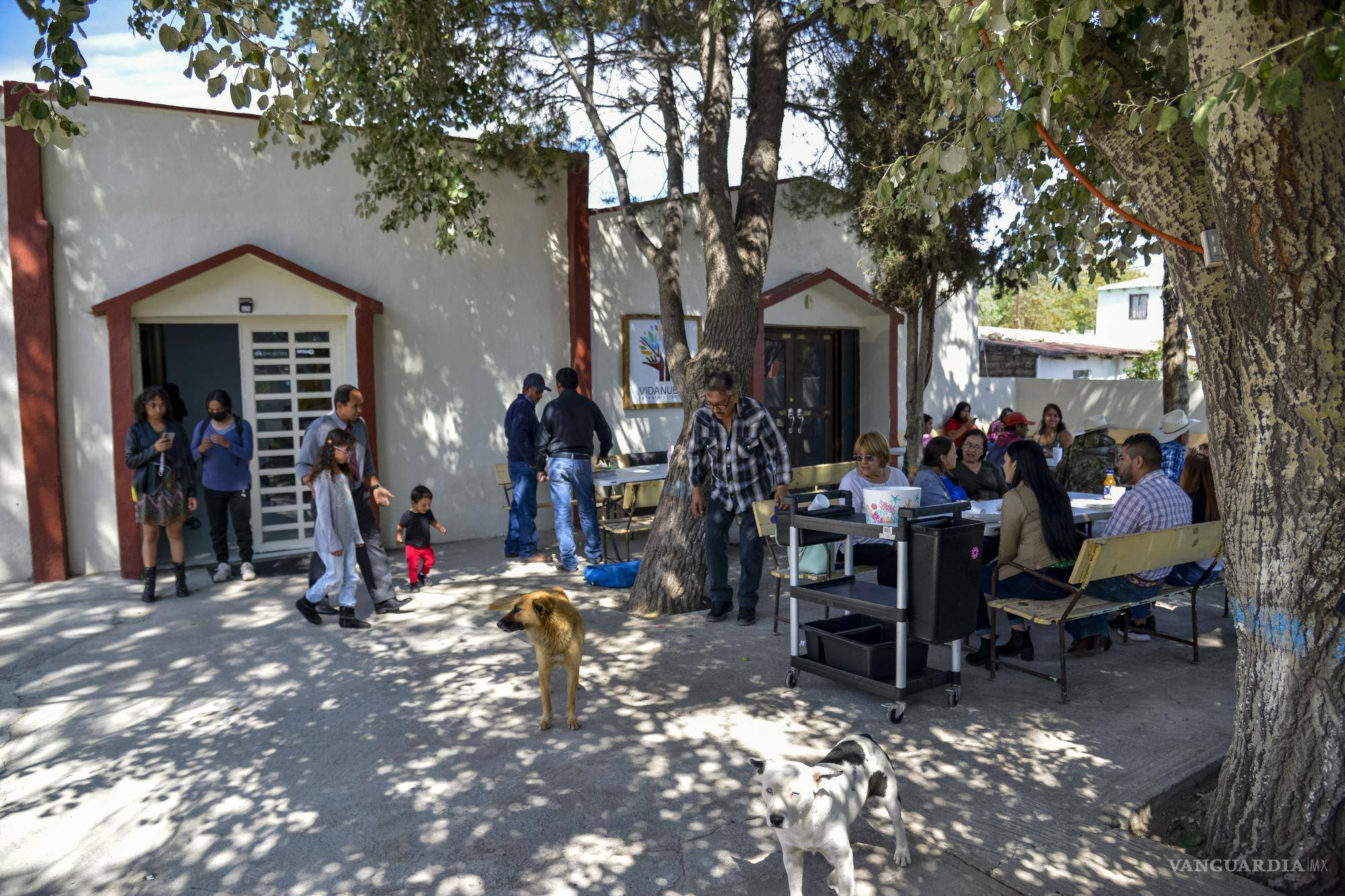 $!Sobre la calle principal del pueblo fue edificado el templo cristiano “Vida Nueva”.