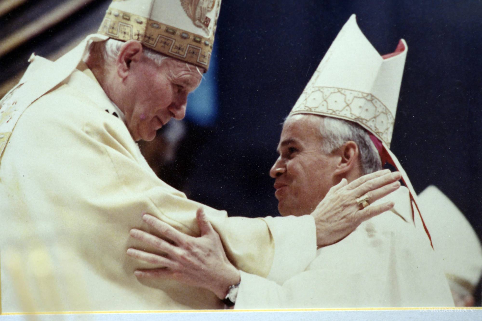 $!Raúl Vera en audiencia con el Papa Juan Pablo II, durante su labor episcopal en la que defendió causas sociales y derechos humanos en distintas diócesis del país.