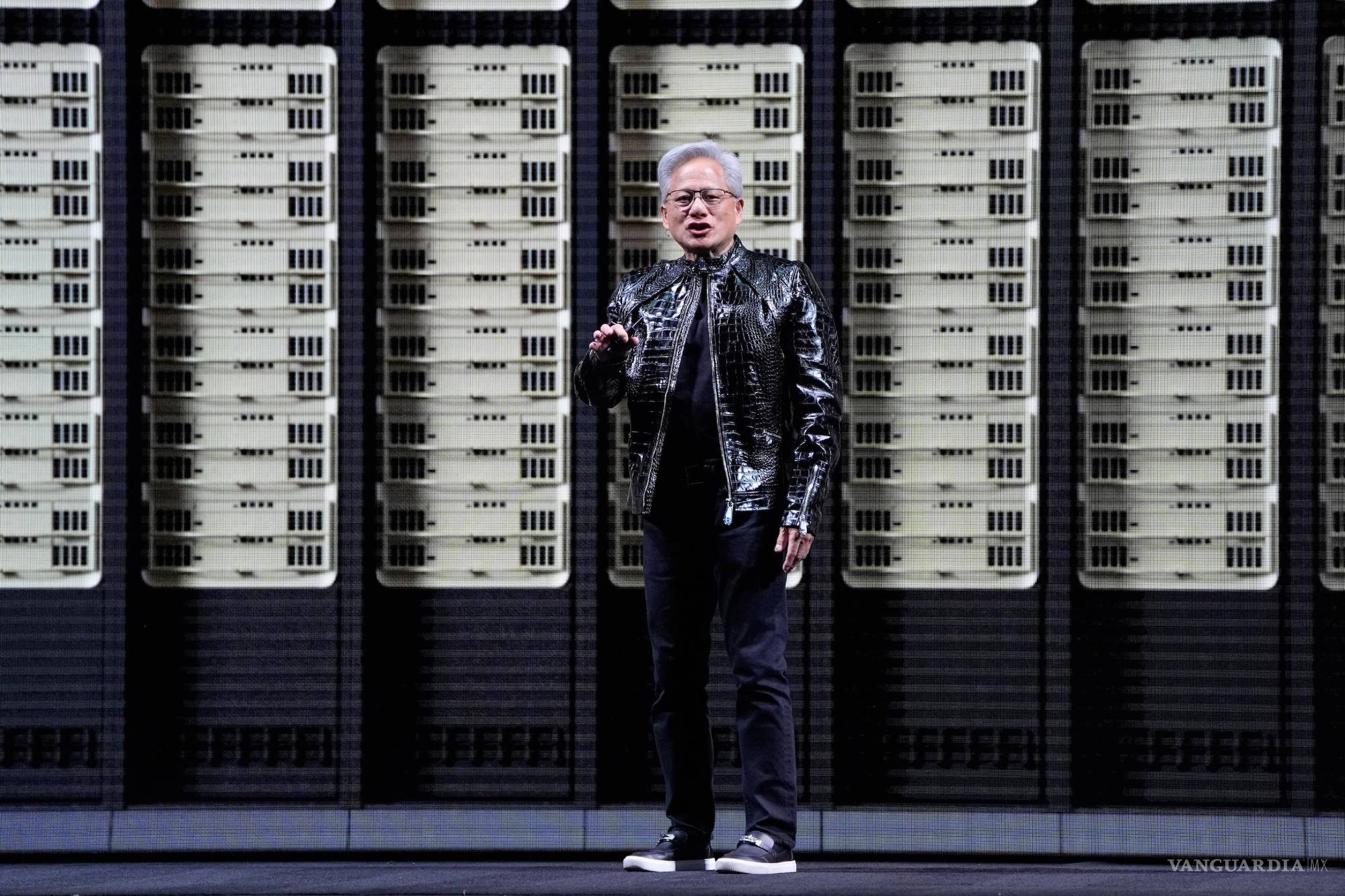 $!El fundador y director ejecutivo de Nvidia, Jensen Huang, habla sobre la plataforma de supercomputación de IA NVIDIA Rubin durante una conferencia de prensa de Nvidia previa a la feria tecnológica CES, el lunes 5 de enero de 2026 en Las Vegas.