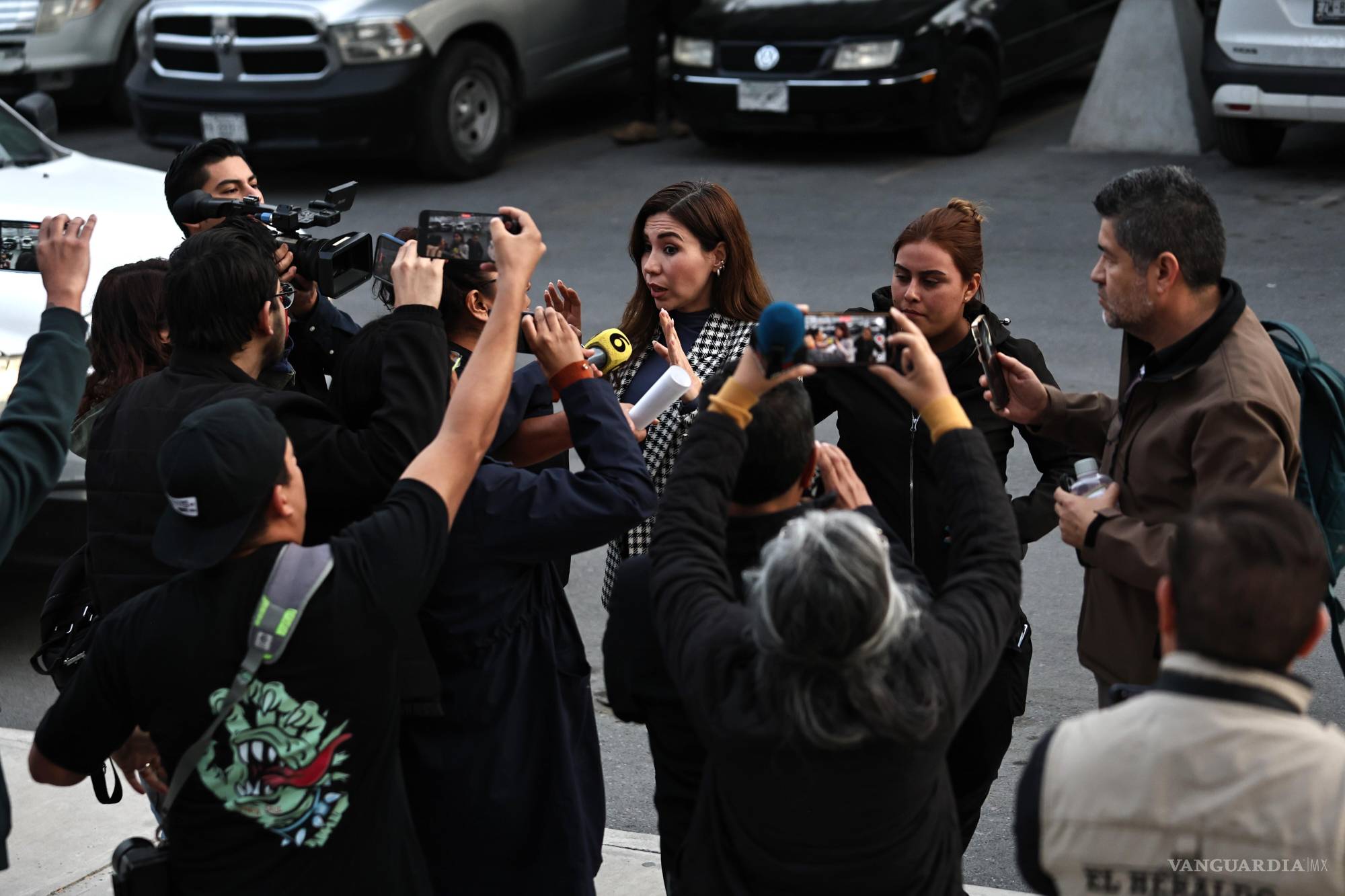 $!Acude Tania Flores, exalcaldesa de Múzquiz, a comparecencia en Saltillo.