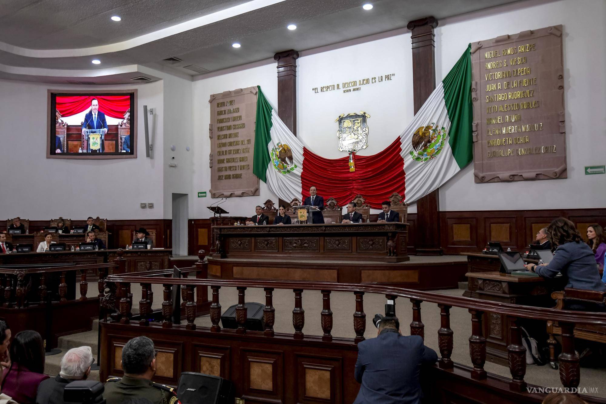 $!Previamente, Jiménez rindió el informe de actividades ante el Pleno del Congreso.