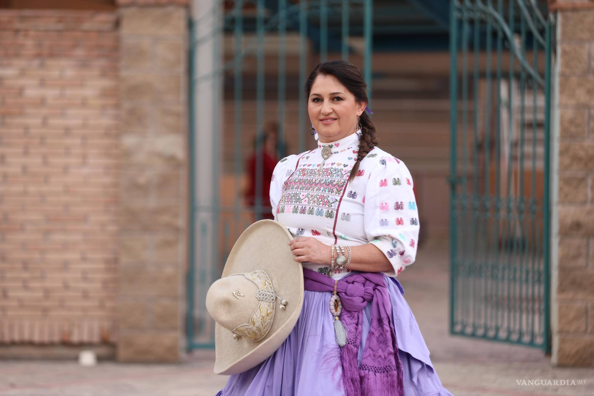 $!Yolanda Martínez, quien lleva años activa en el grupo, compartiendo su pasión por la charrería y transmitiendo valores a las nuevas generaciones.