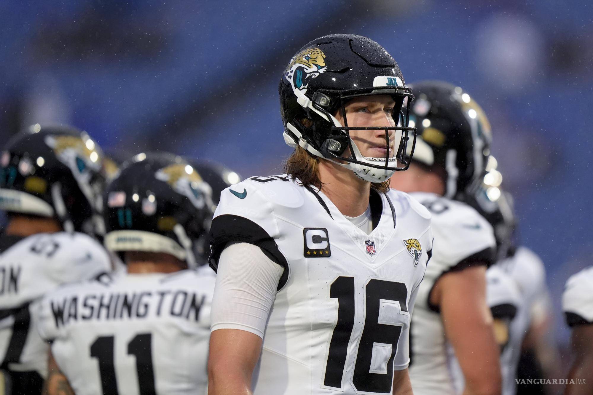 $!Ni uno de los quarterbacks mejores pagados de la NFL, como lo es Trevor Lawrence, han podido mantener a flote a los Jaguars.