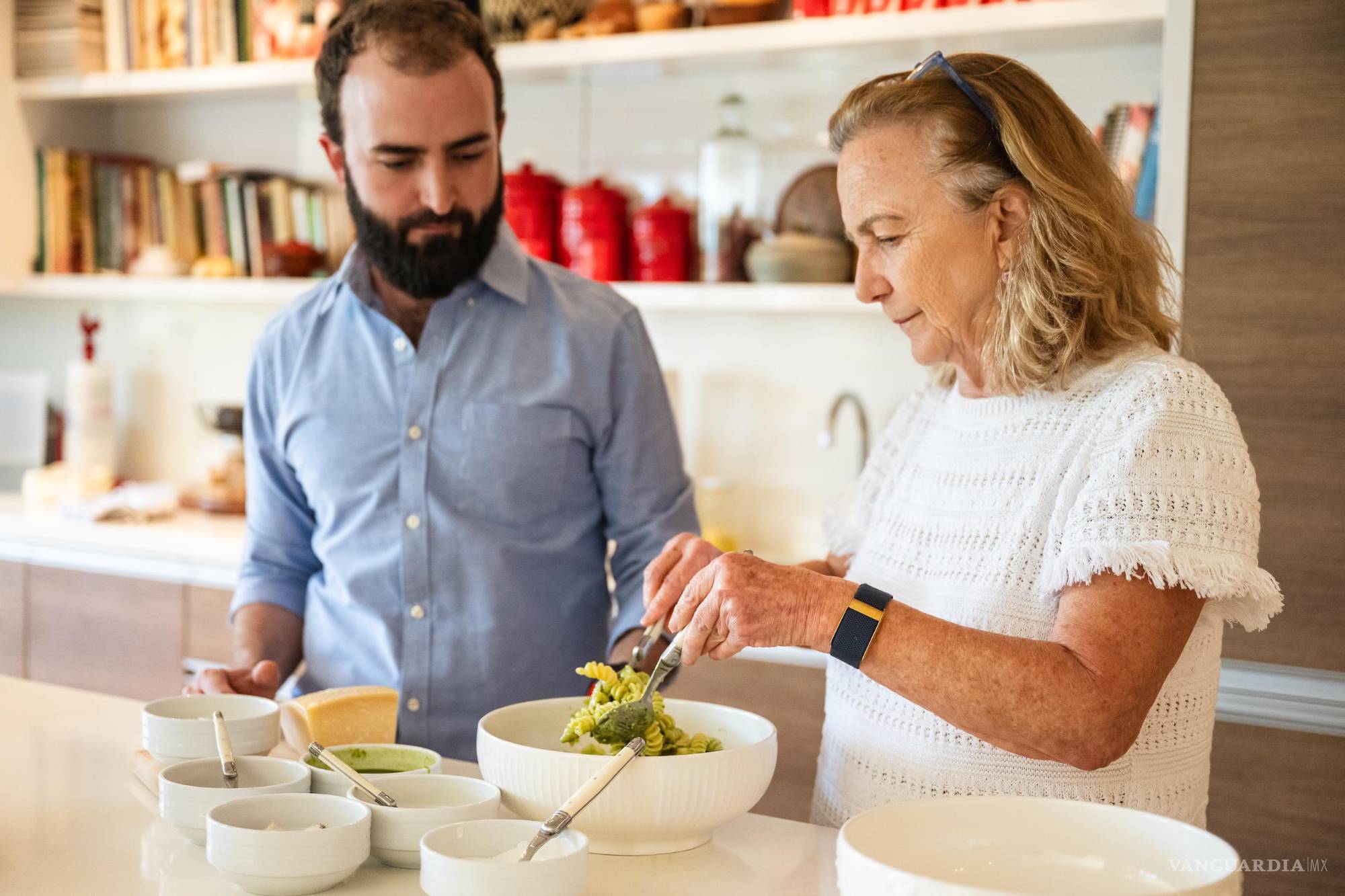 $!En los últimos detalles del pesto casero, símbolo de su legado y de la calidez que imprimen en cada receta.