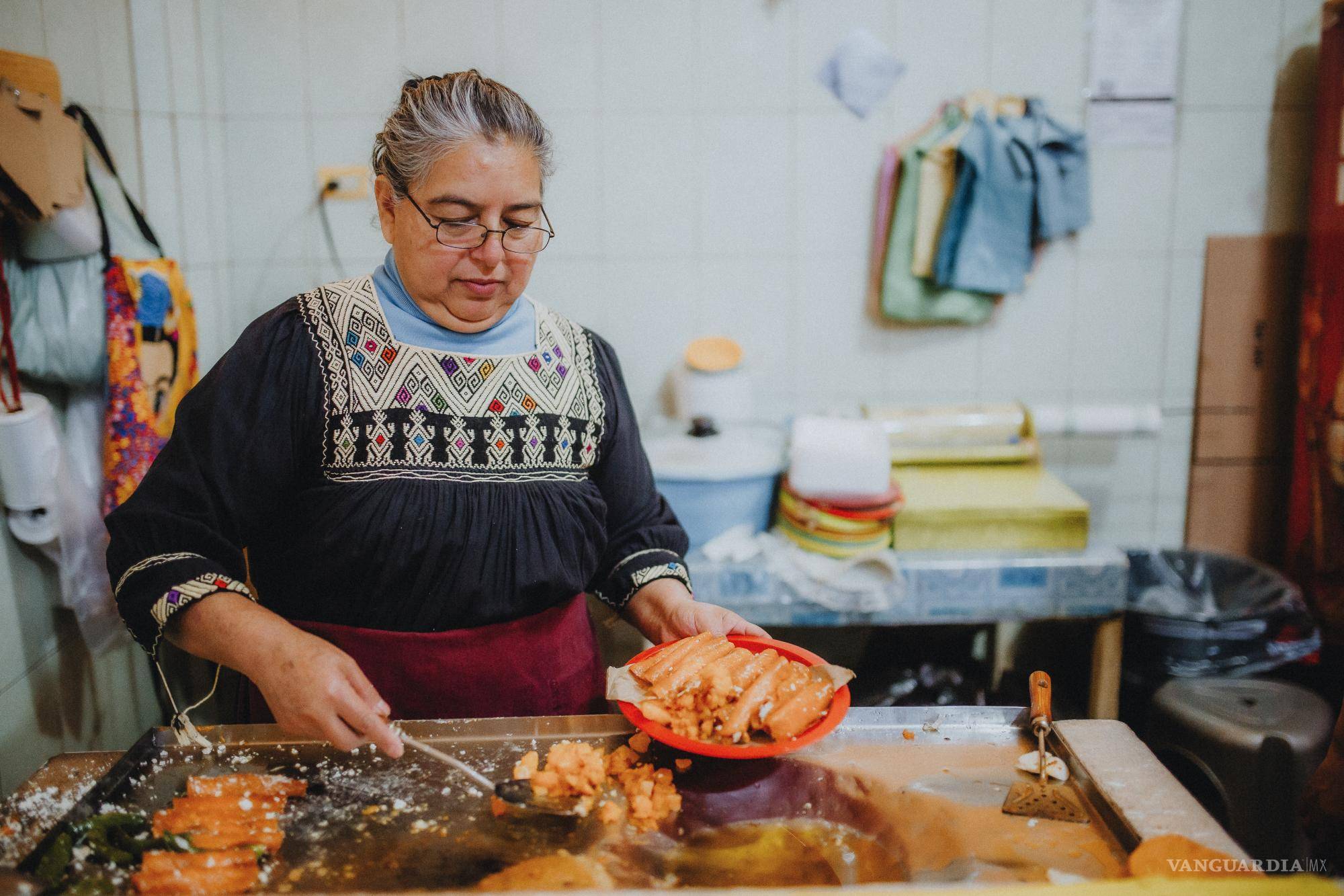 $!Una de las opciones preferidas de los saltillenses para comida callejera son las enchiladas y gorditas Angelita