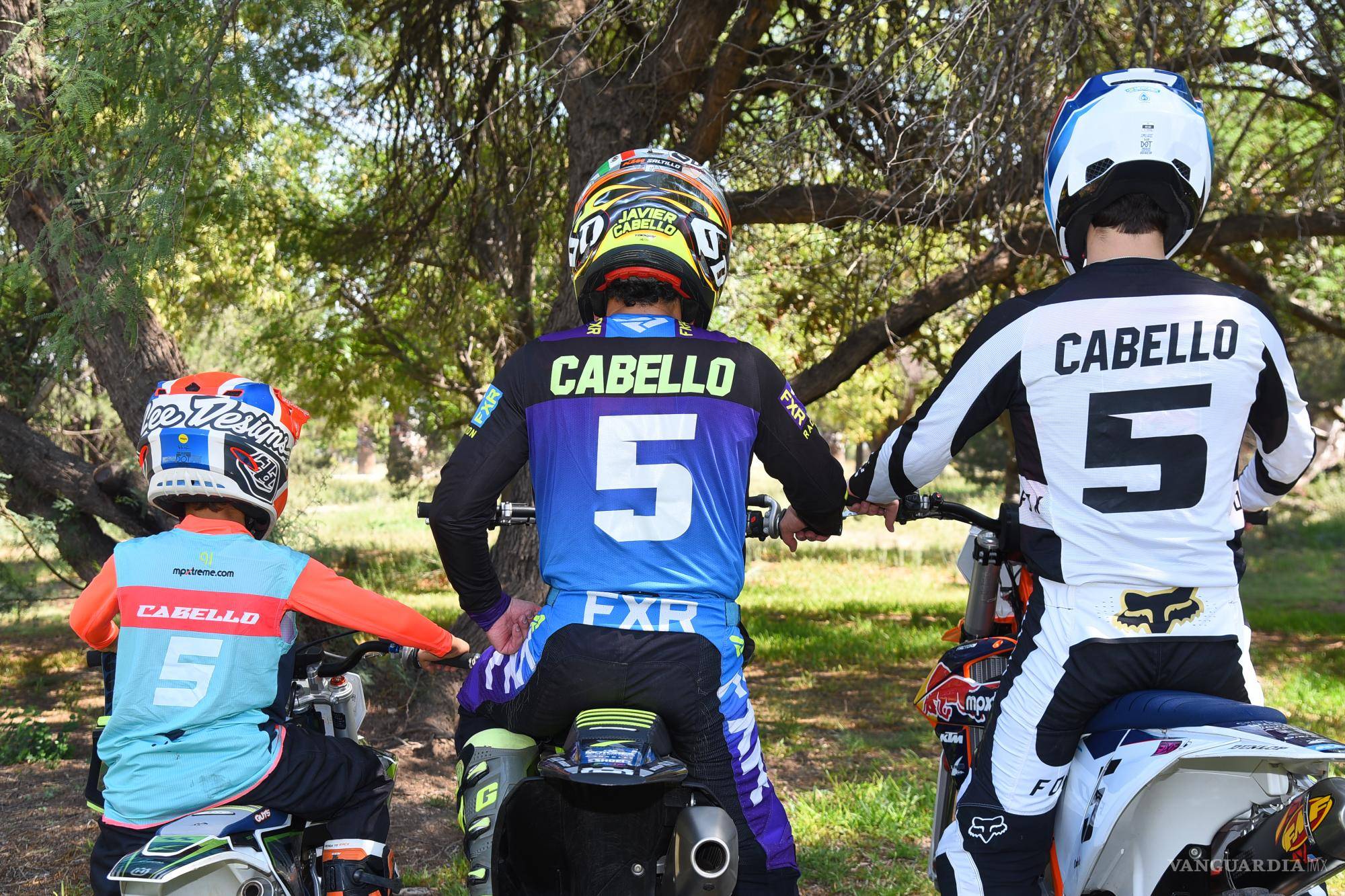 $!El motocross les permite crear un lazo más profundo entre ellos.