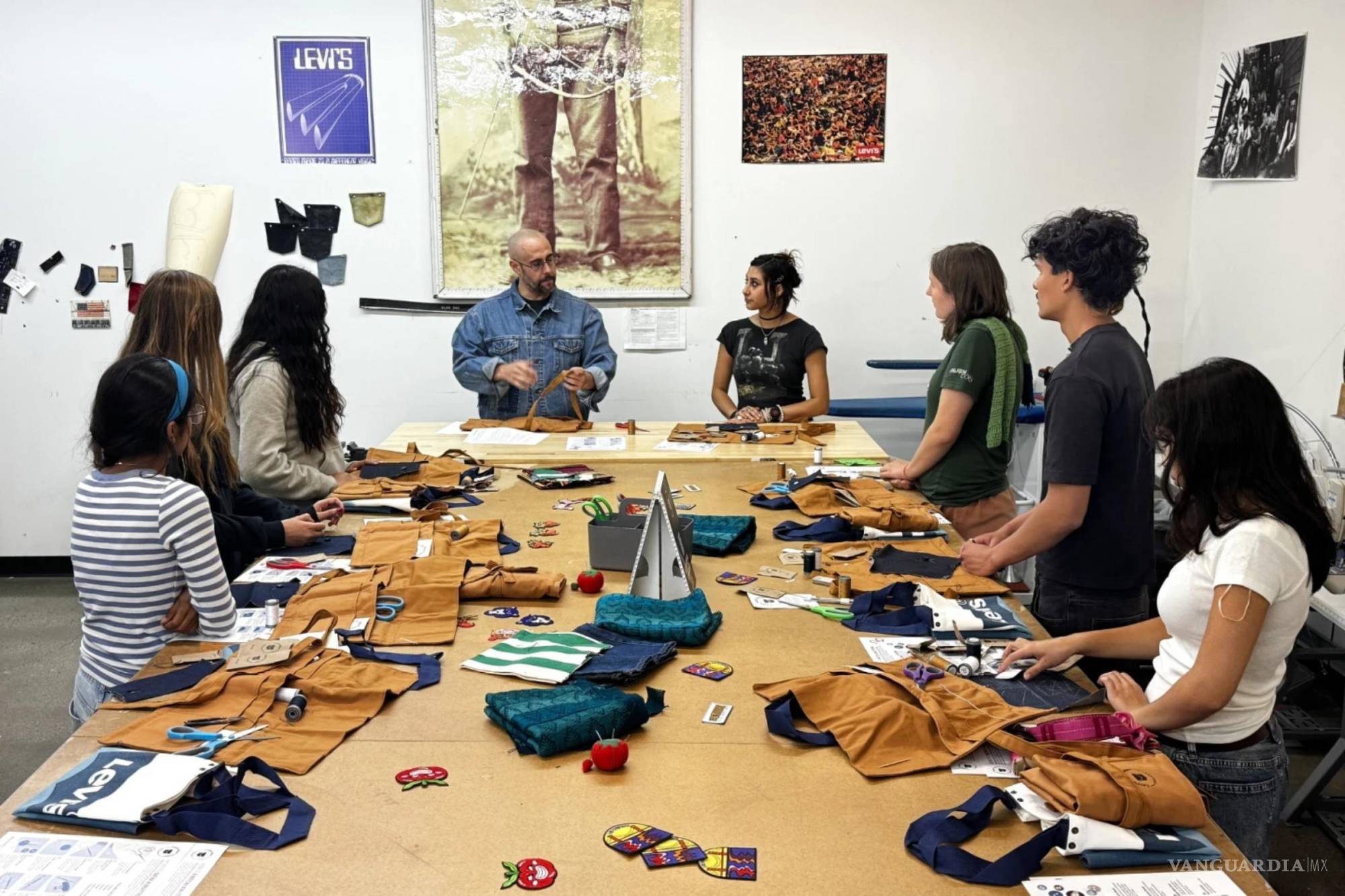 De Uniqlo a Zara, ¿por qué las marcas de ropa intentan conquistar a la Generación Z? 