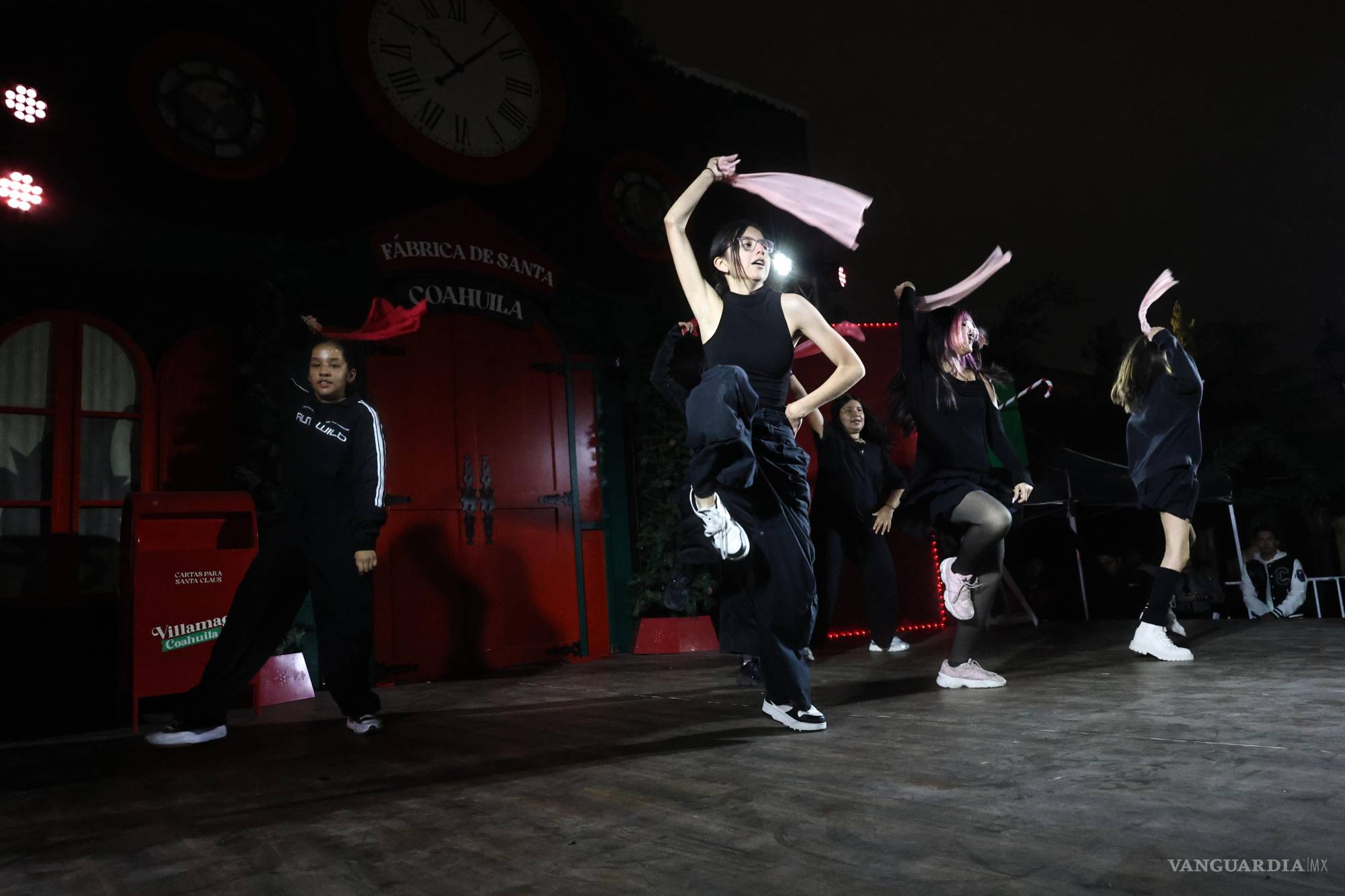 $!El público disfrutó de la presentación de la Academia de Danza My Move.