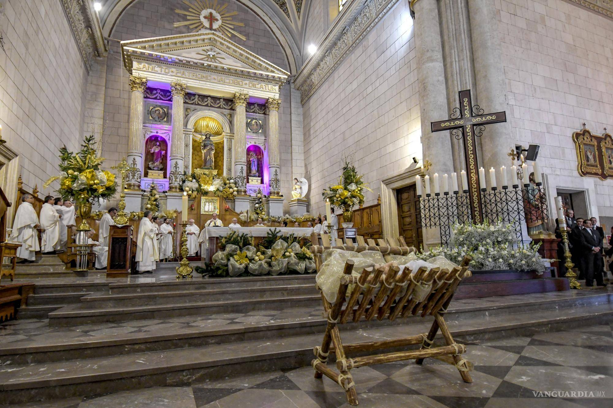 $!En la misa concelebrada participaron la mayoría de los sacerdotes de la Diócesis de Saltillo.