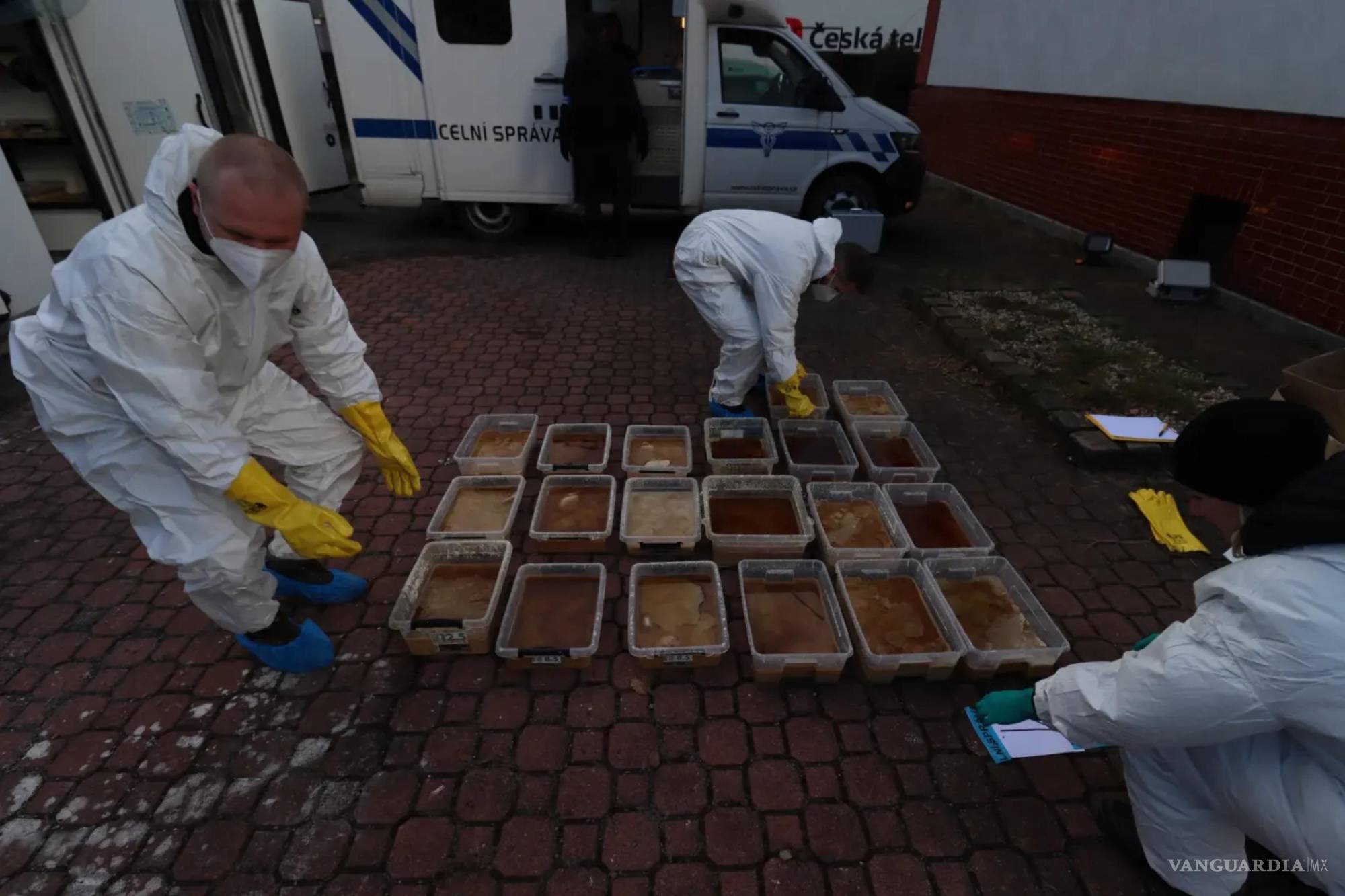 $!Un alijo incautado por la Policía checa dentro de la operación policial de Europol, la mayor jamás realizada contra las drogas sintéticas en Europa.