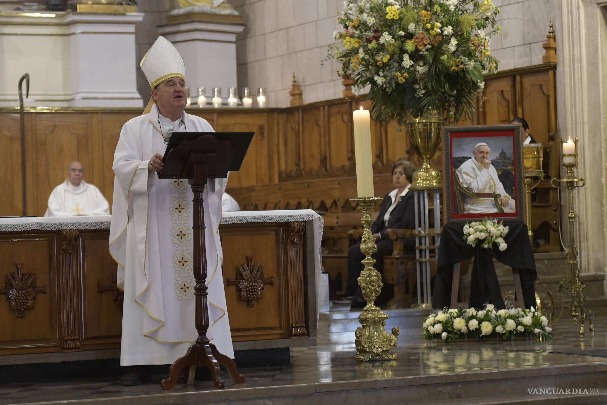 Oficia el obispo Hilario González García las exequias al Papa Francisco en Saltillo