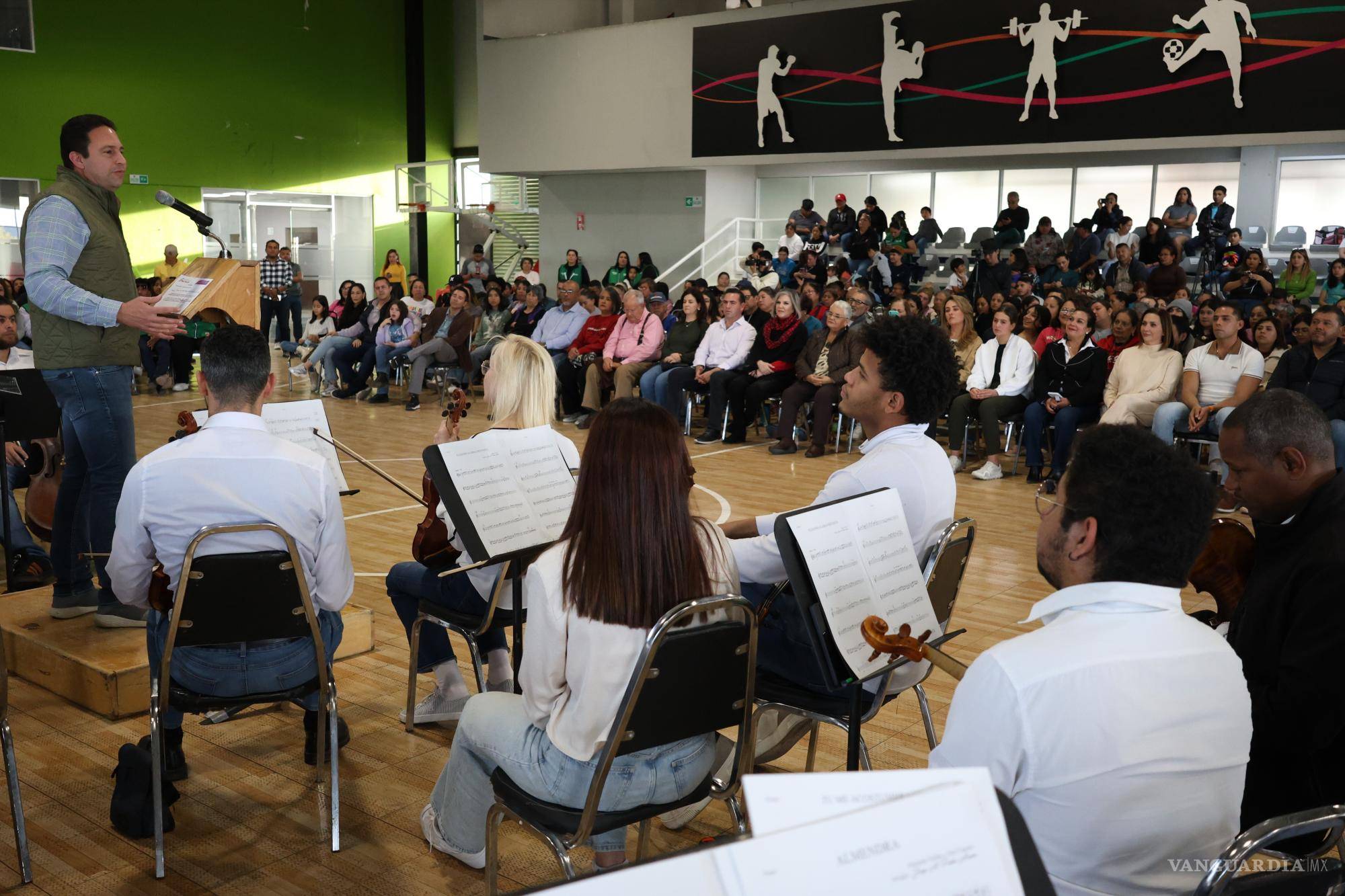 $!Orquesta Filarmónica del Desierto pone a bailar a la colonia Teresitas con concierto de danzones y boleros