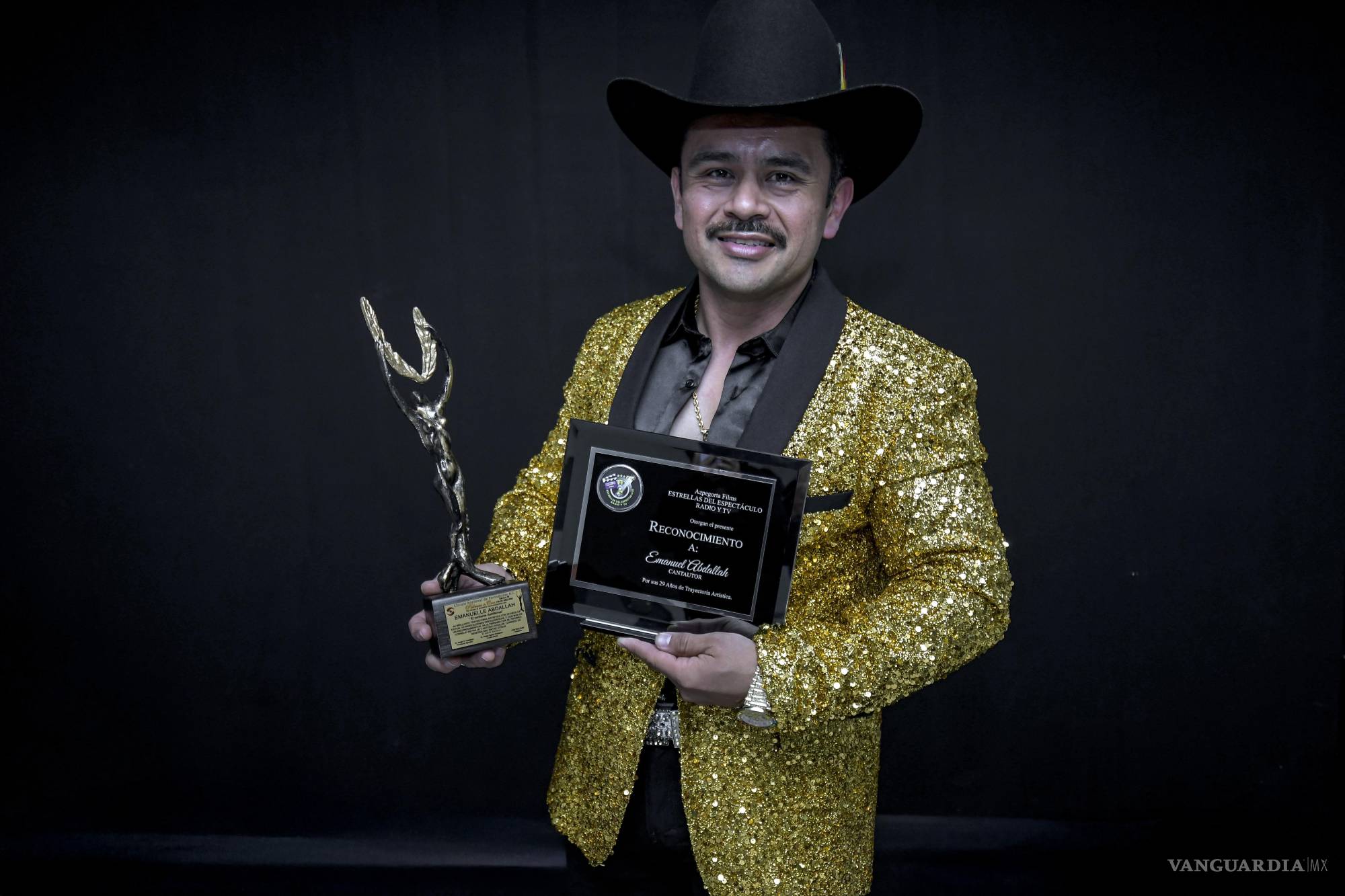 ¡Orgullo de Saltillo! Celebra Emanuelle Abdallah recibir las Palmas de Oro por su legado musical