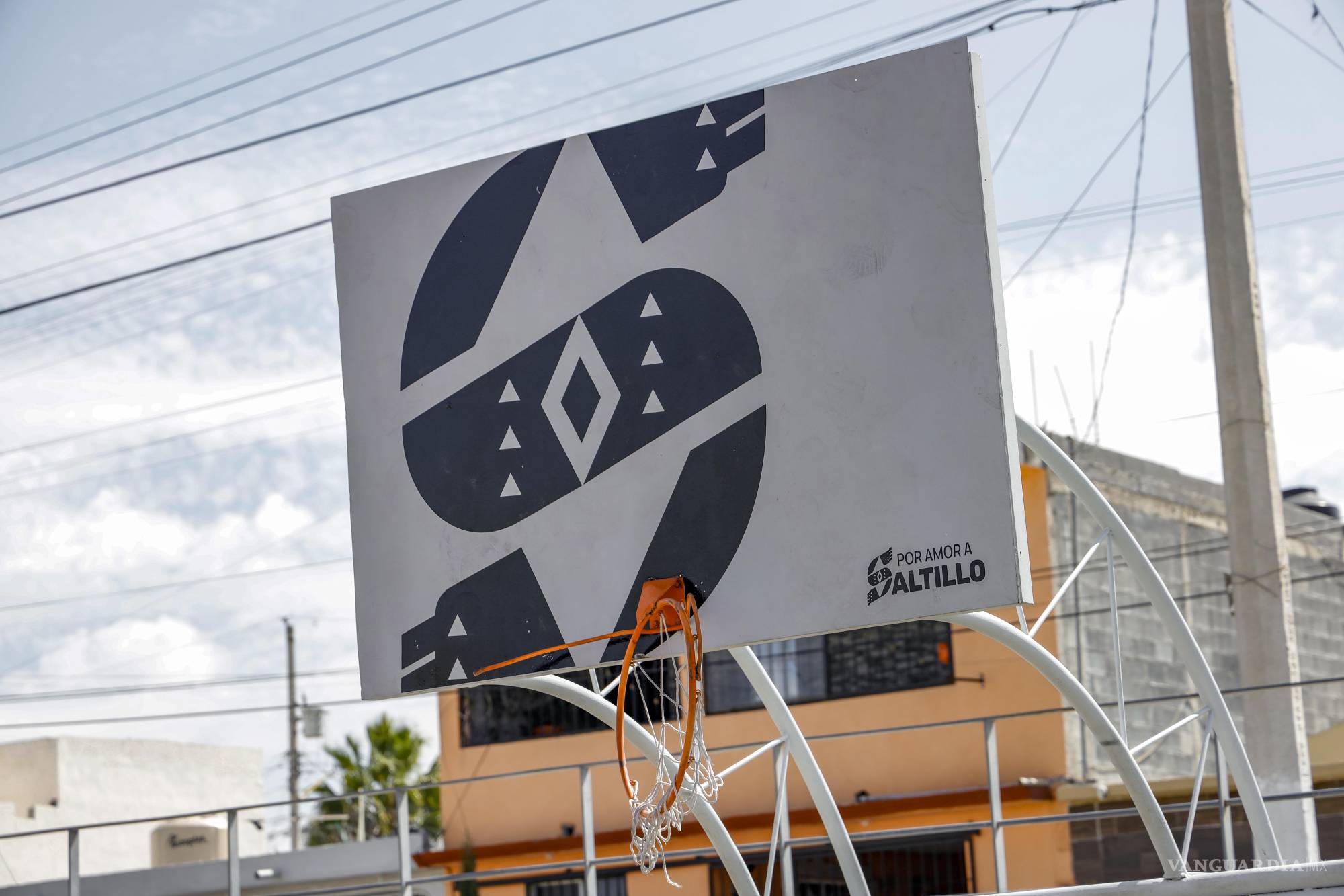 $!Vecinos reportaron daños en mobiliario y áreas recreativas, generando preocupación por el mantenimiento de la plaza.