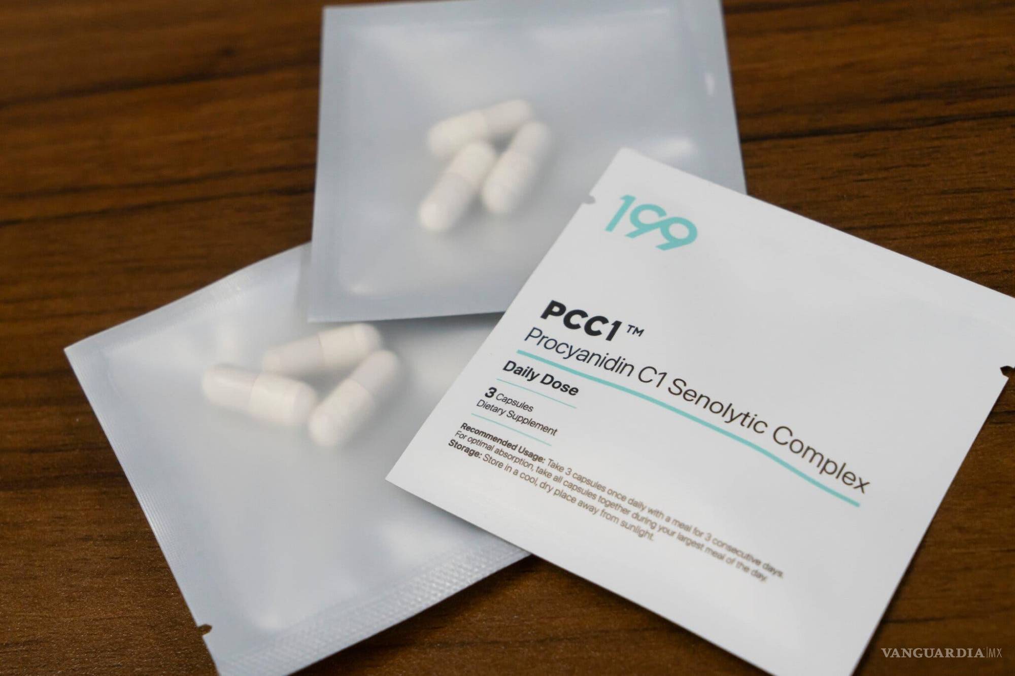$!Estuches de las píldoras de procianidina C1, que contienen un compuesto que se supone que purga el cuerpo humano de las llamadas “células zombis”.