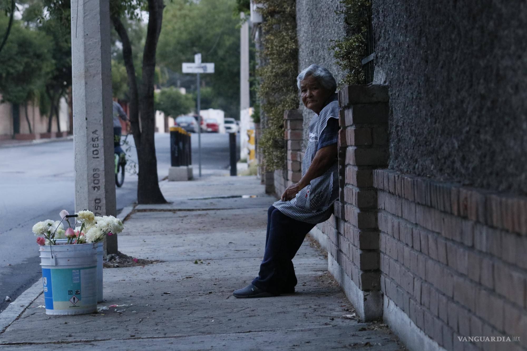 $!El refugio de Antonia: una cochera en Saltillo para vender flores.