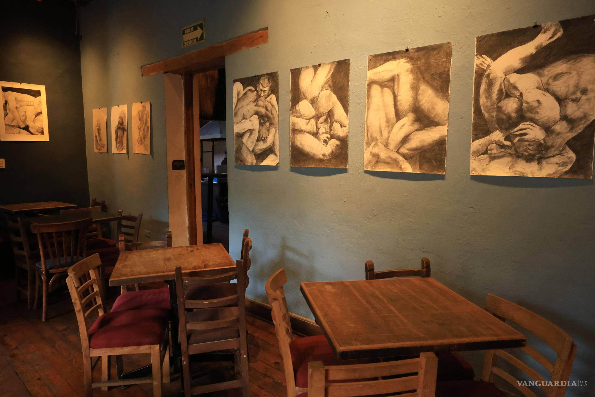 El cuerpo humano en su abstracción: Dionisio Cortés expone su arte en el Cerdo de Babel