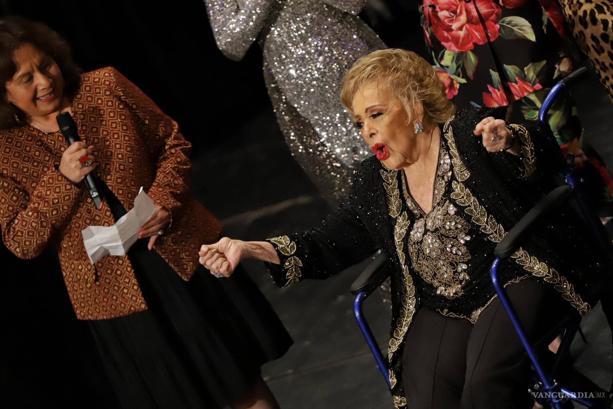 Aplauden, celebran y aman a Silvia Pinal en el Palacio de Bellas Artes; Así se vivió el homenaje de la ‘Diva del cine Mexicano’