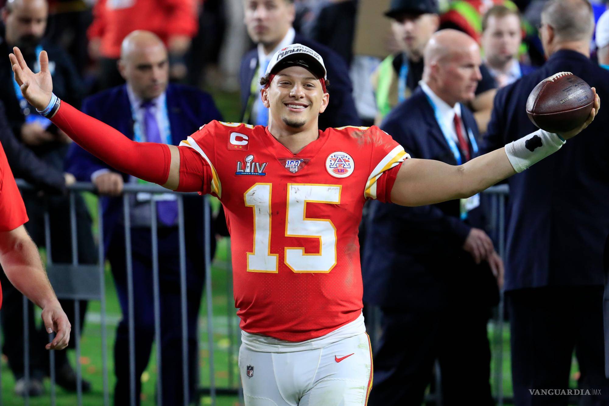 $!En 2020, cuando se enfrentaron Mahomes y Tua, el quarterback de Chiefs salió victorioso.