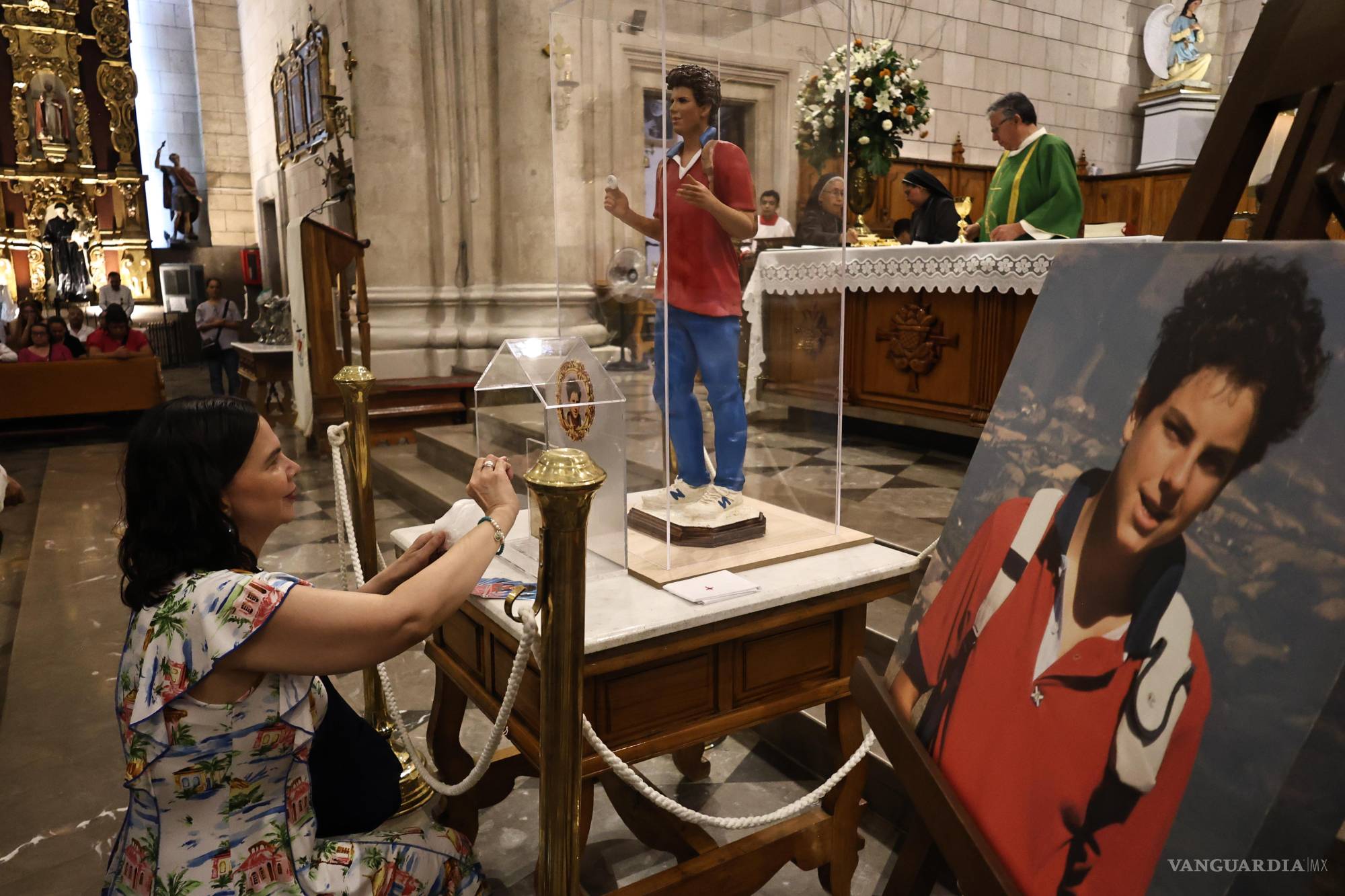 $!Saltillo, en un conmovedor acto de fe para la comunidad católica, ha recibido una reliquia de primer grado de Carlo Acutis. El “ciberapóstol” fue canonizado recientemente en Roma por el Papa León XIV.