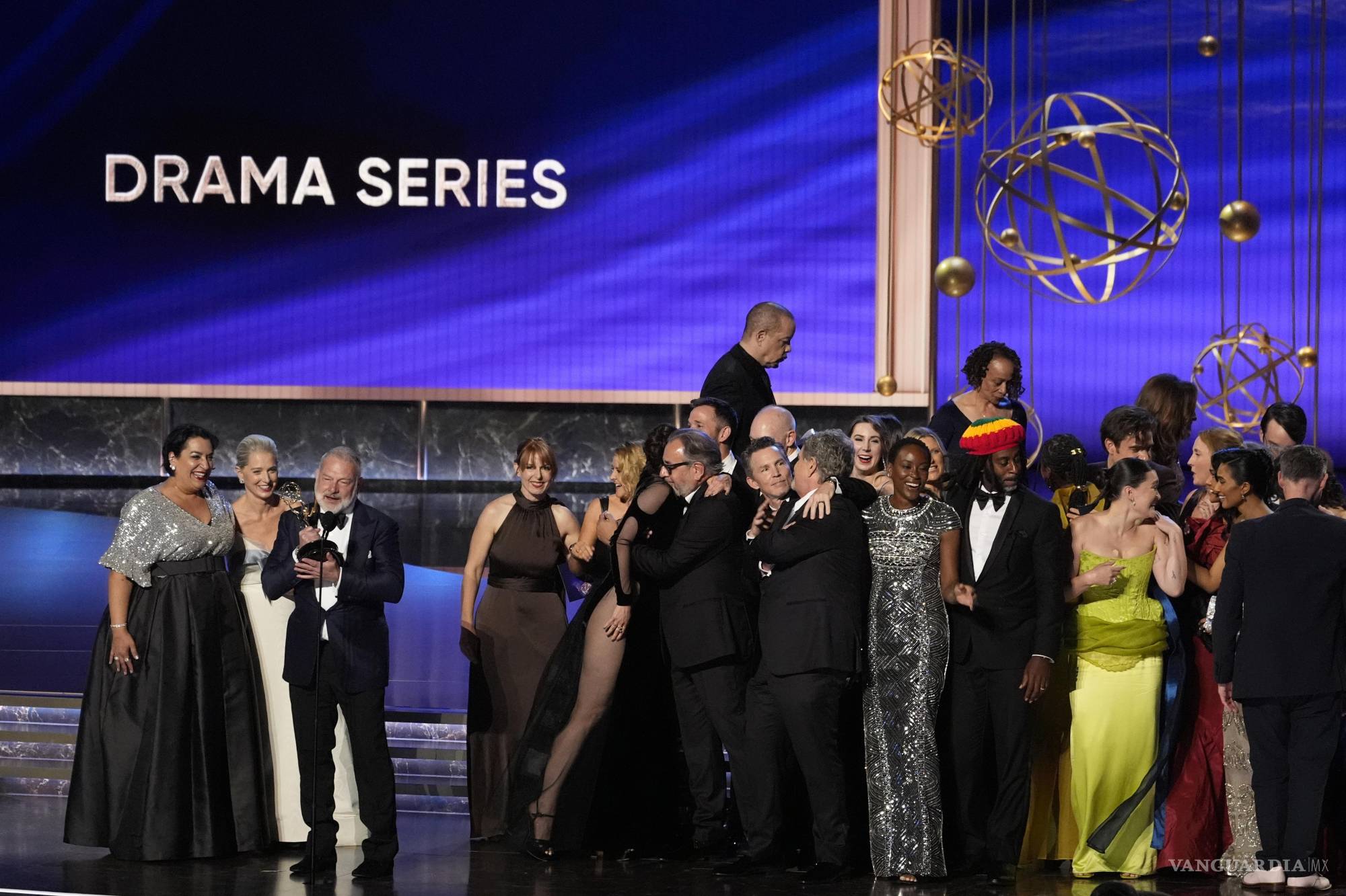 Ganan ‘The Studio’ y ‘The Pitt’ los máximos galardones de los Premios Emmy 